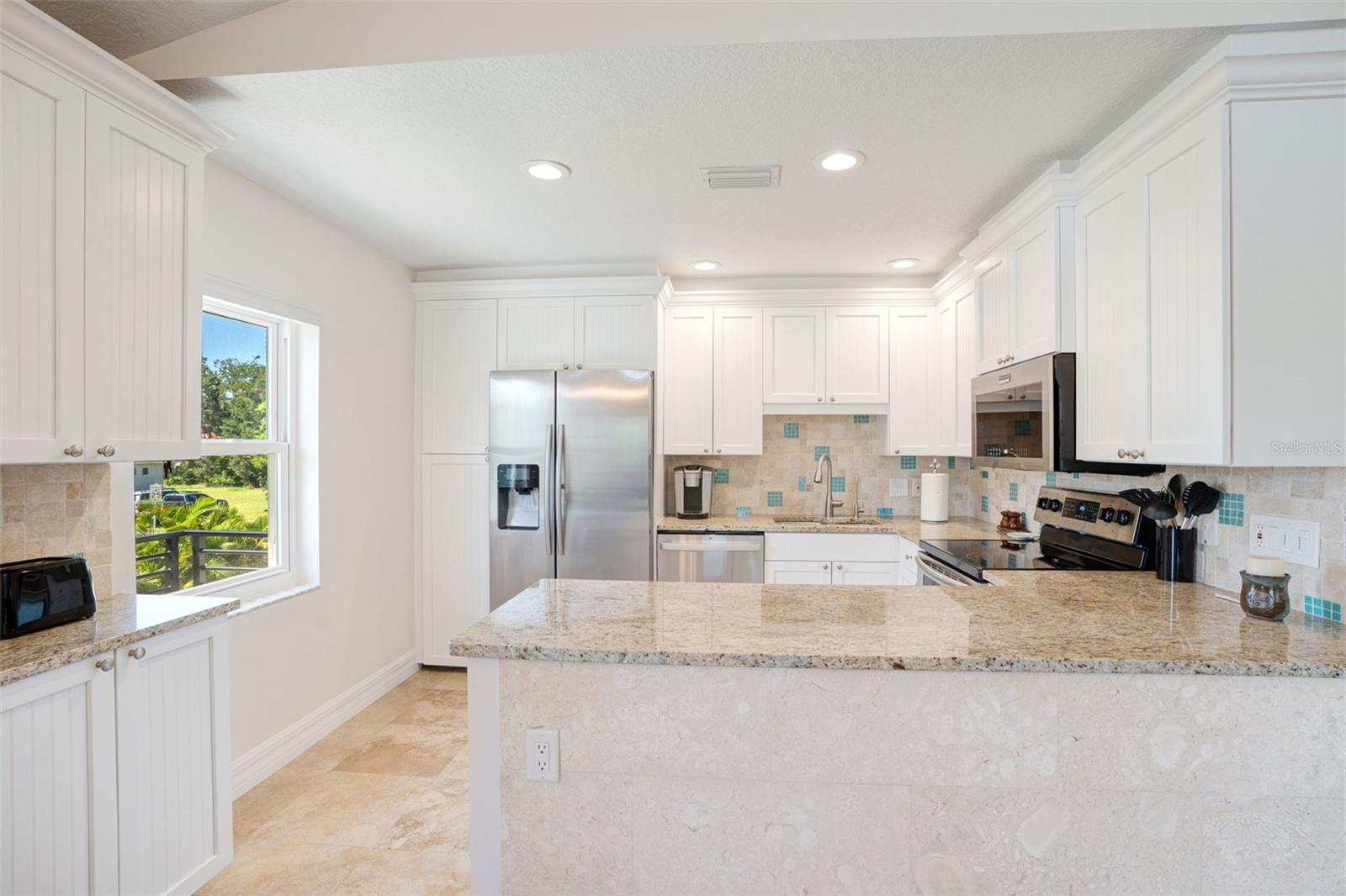 Image 8 of 60 For 38 Bay Street