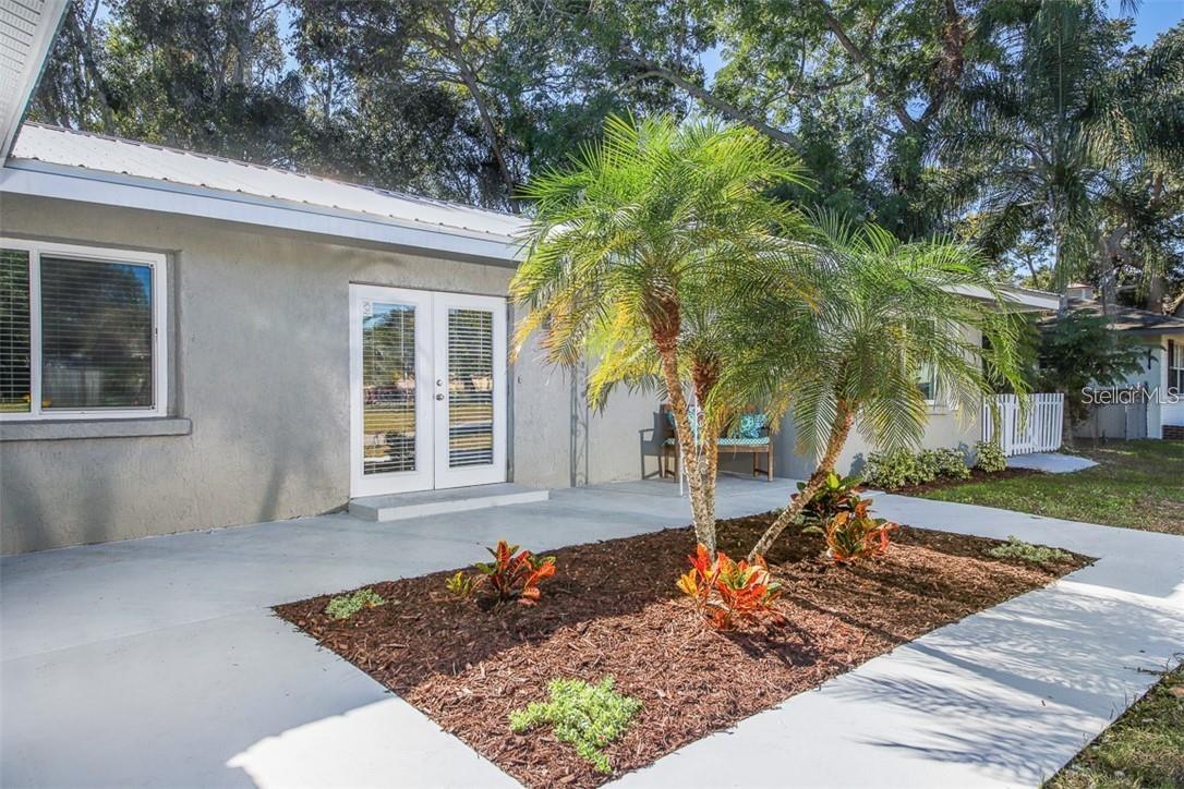 Image 3 of 49 For 2060 Sunnyside Place