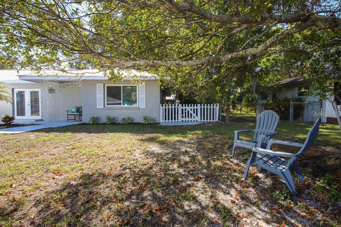 Image 4 of 49 For 2060 Sunnyside Place