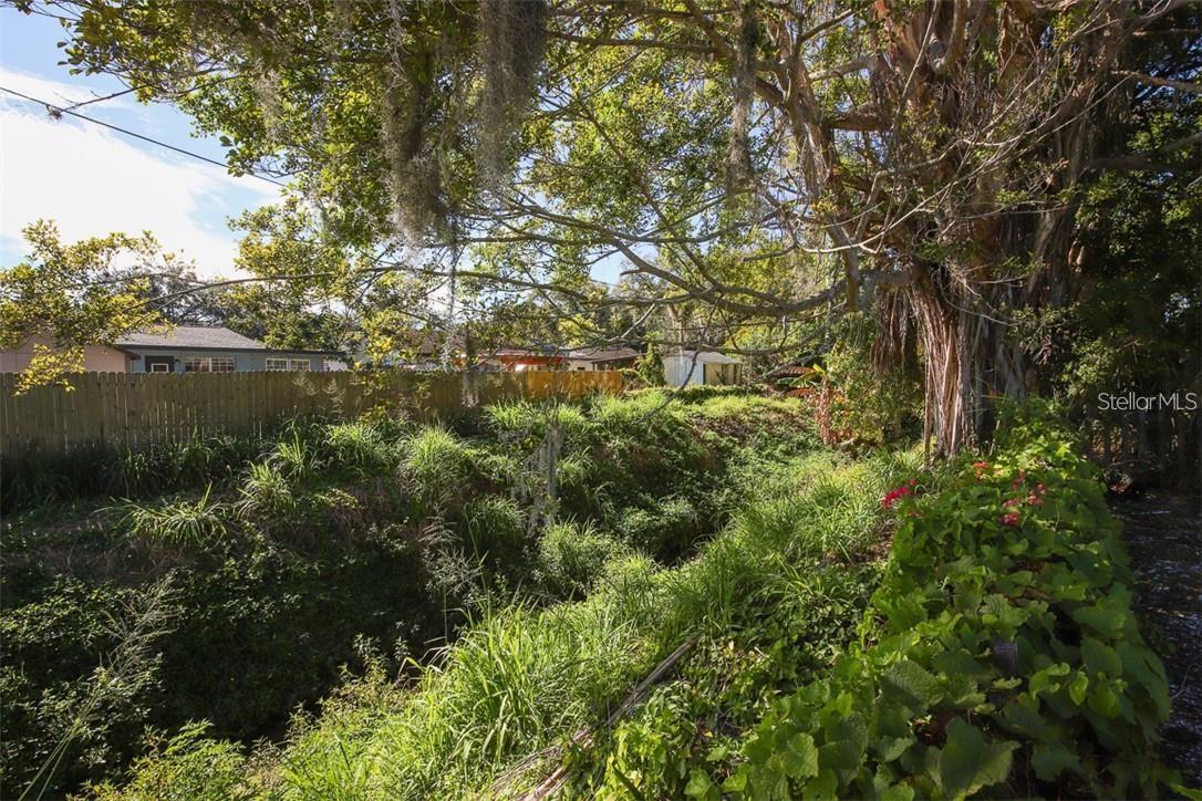Image 43 of 49 For 2060 Sunnyside Place