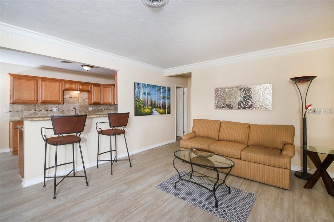 Image 7 of 49 For 2060 Sunnyside Place