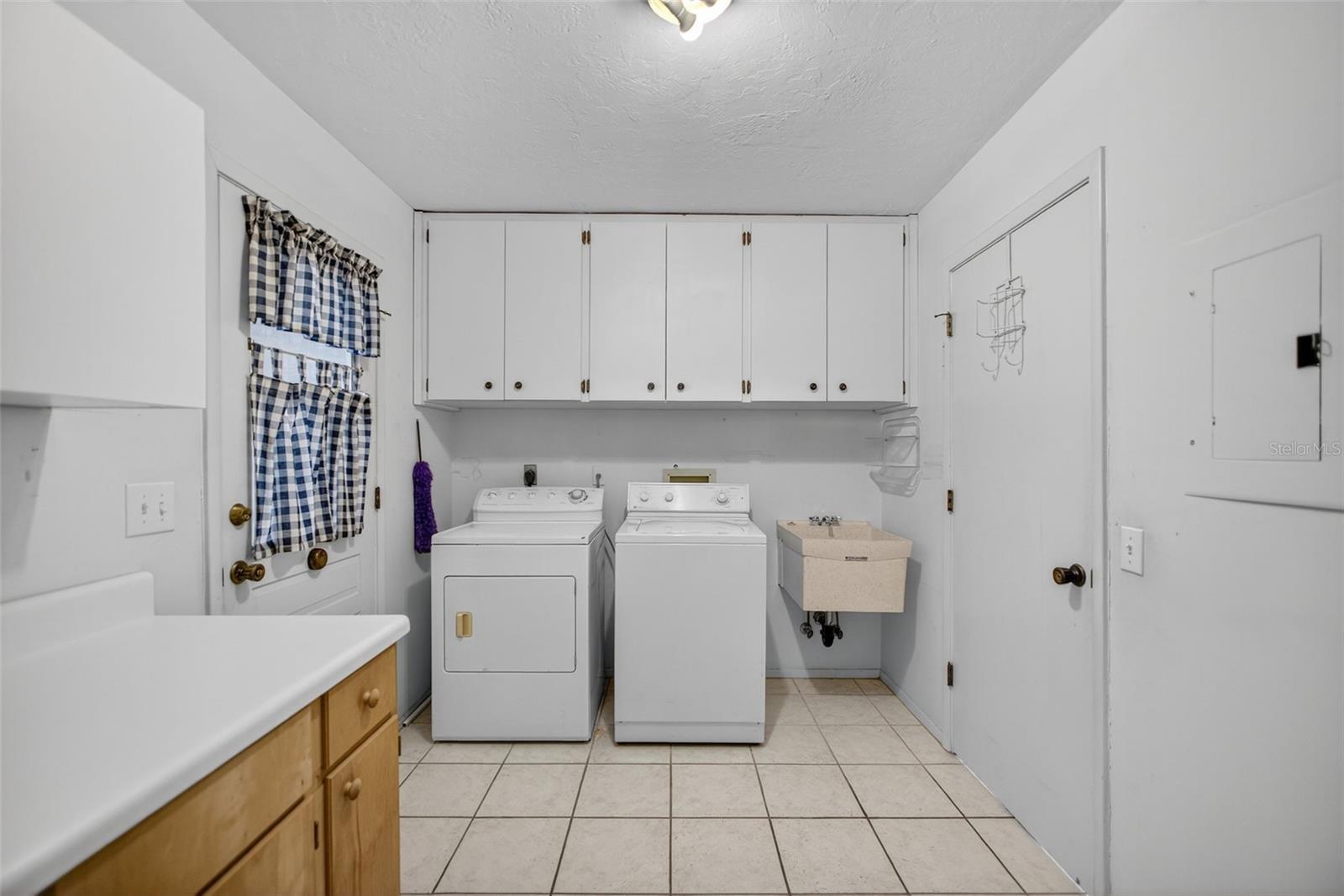 Image 41 of 45 For 6816 10th Avenue W