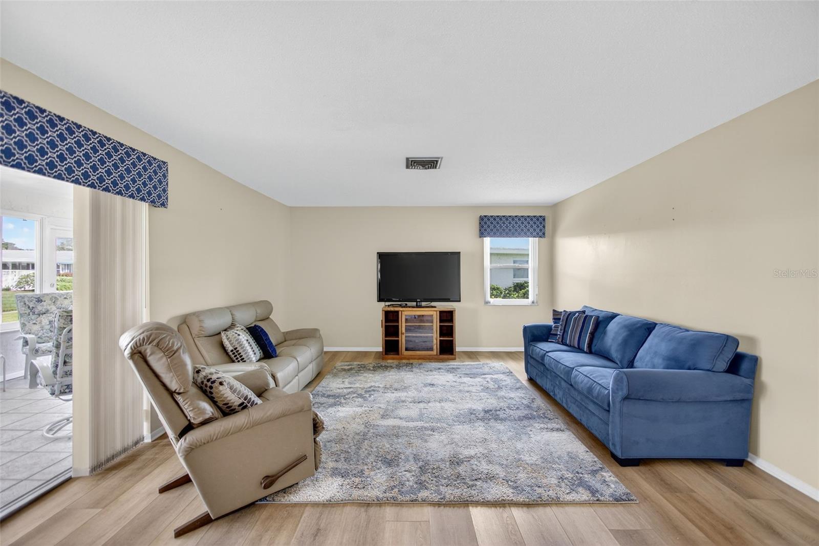 Image 5 of 45 For 6816 10th Avenue W