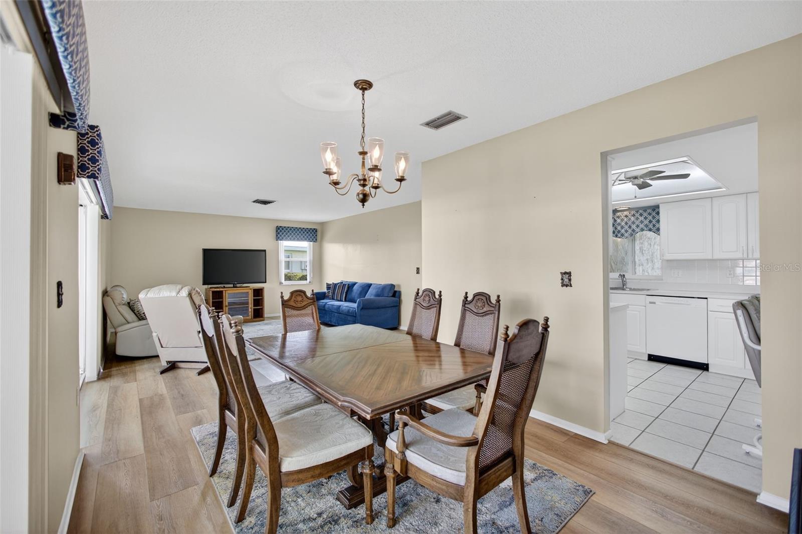 Image 8 of 45 For 6816 10th Avenue W