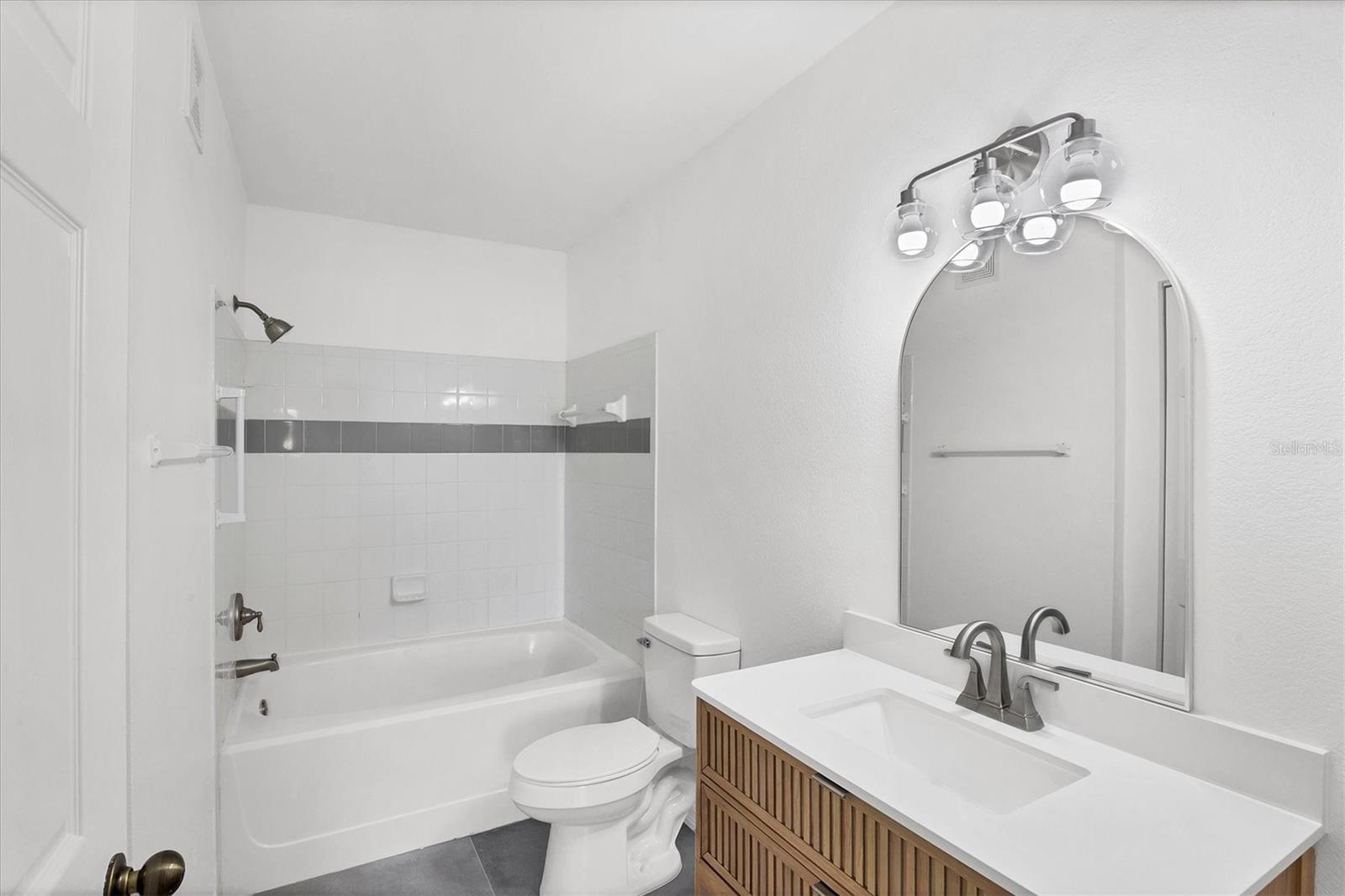 Image 18 of 46 For 1010 Villagio Circle 101