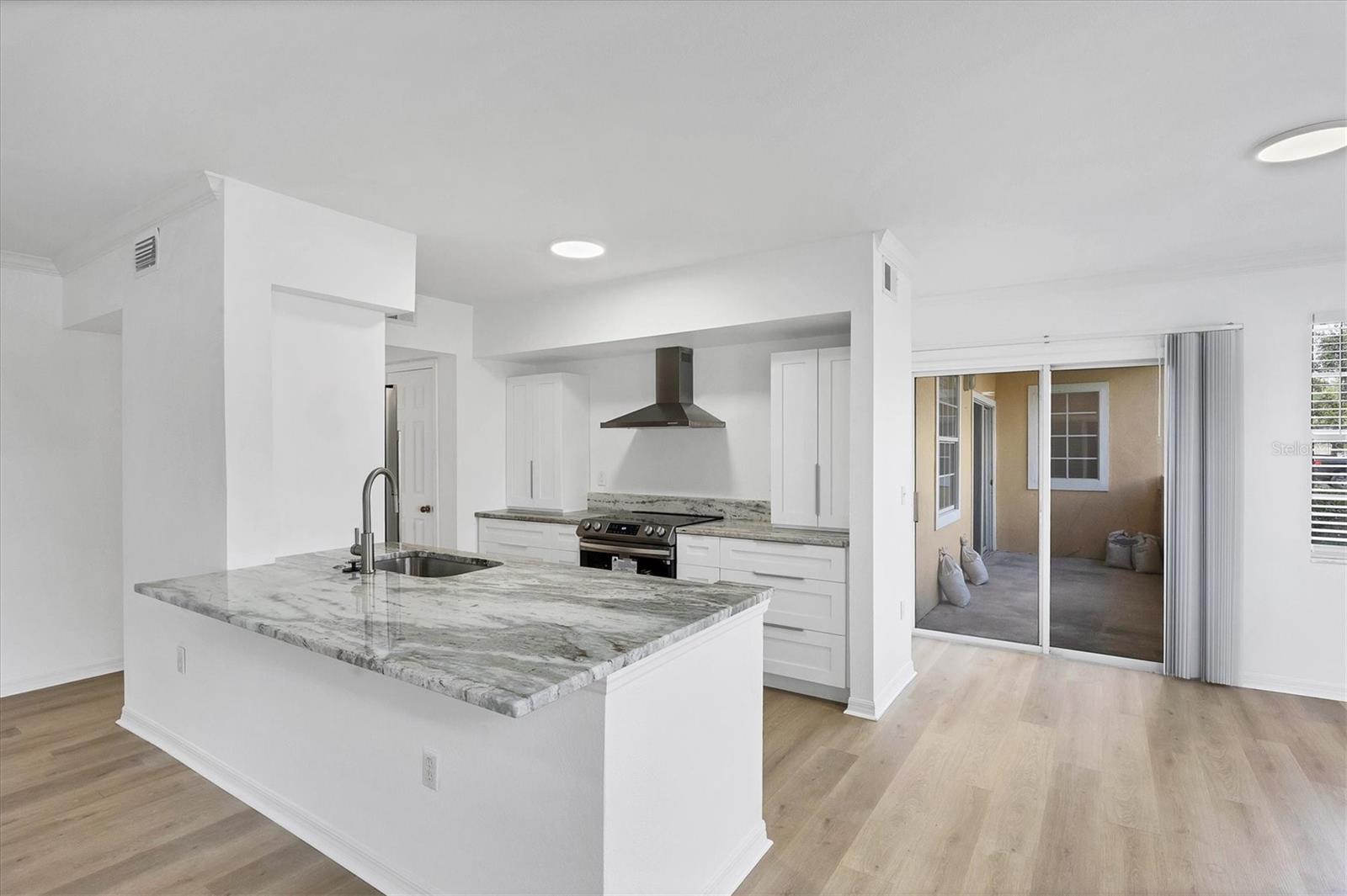Image 8 of 46 For 1010 Villagio Circle 101