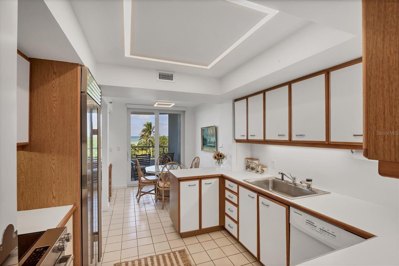 Image 11 of 72 For 775 Longboat Club Road 203