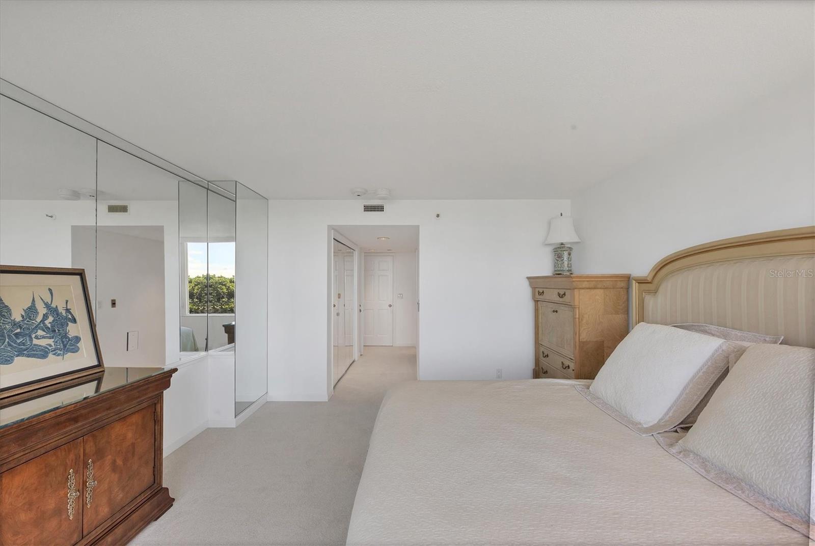 Image 17 of 72 For 775 Longboat Club Road 203