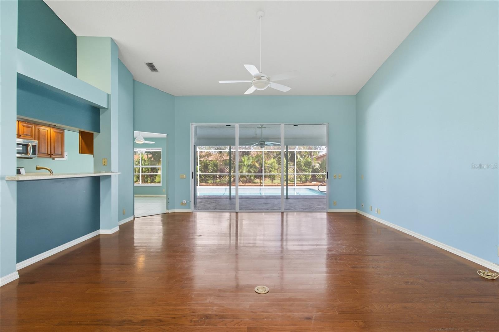 Image 5 of 34 For 4709 Meadowview Circle