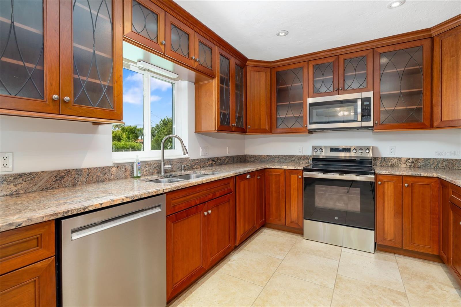 Image 7 of 61 For 331 Sally Lee Drive