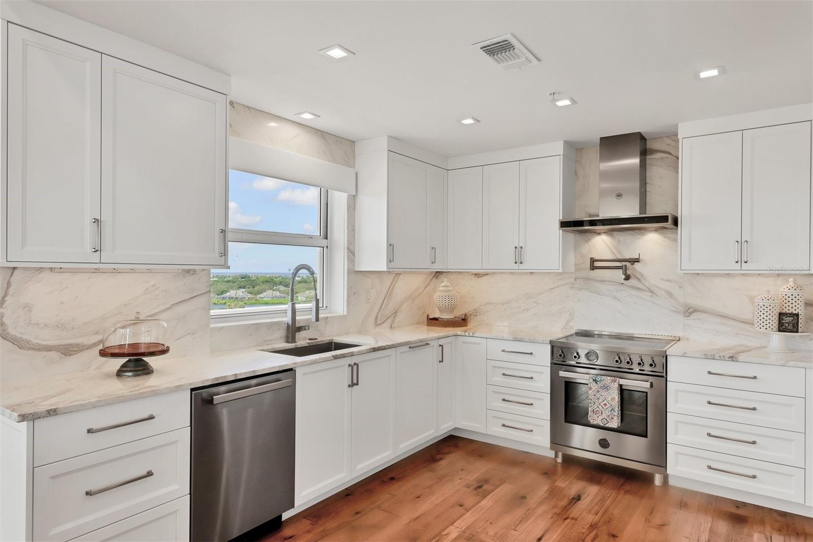 Image 15 of 47 For 3060 Grand Bay Boulevard 175