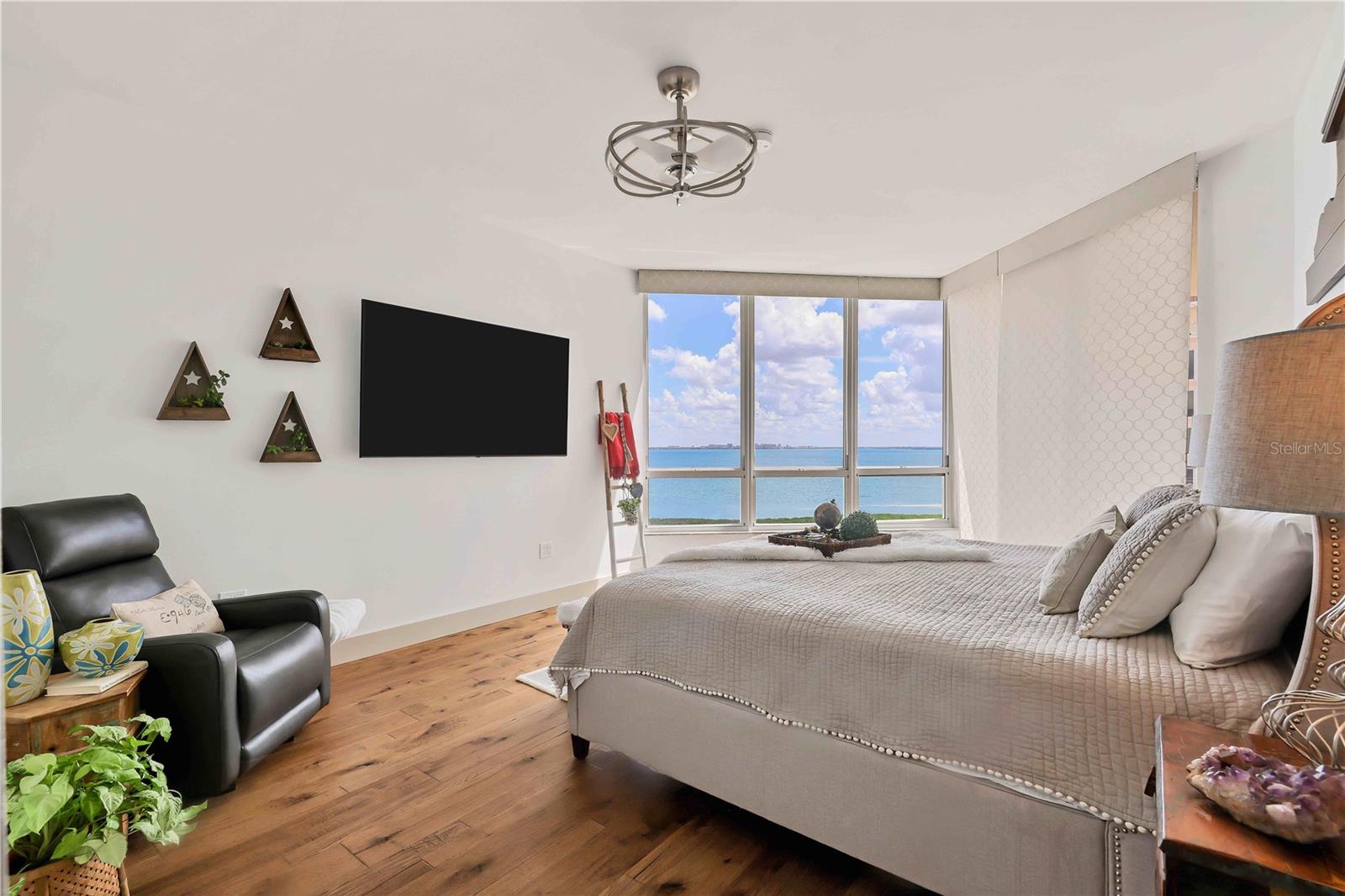 Image 20 of 47 For 3060 Grand Bay Boulevard 175
