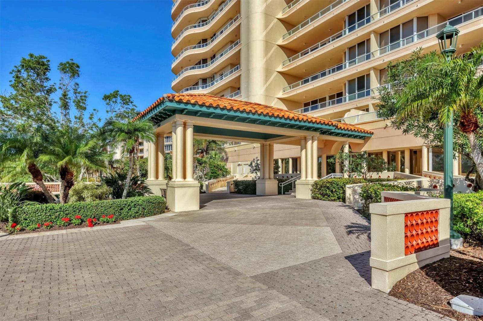 Image 31 of 47 For 3060 Grand Bay Boulevard 175