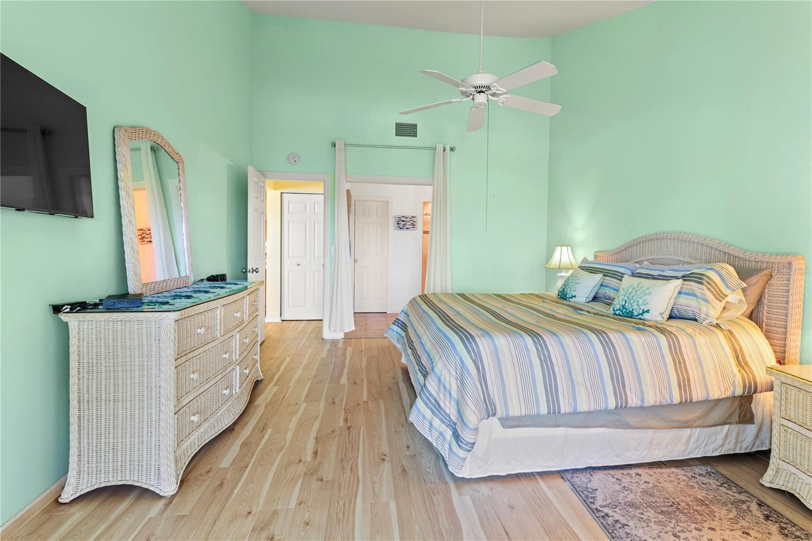 Image 17 of 69 For 8642 54th Avenue W 23