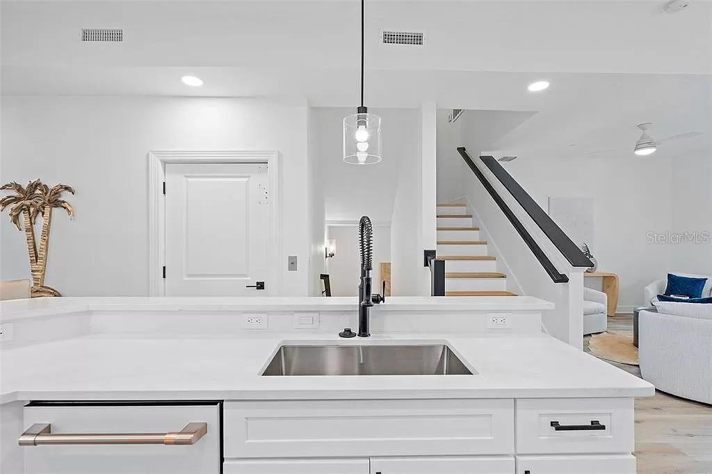 Image 33 of 66 For 6418 Margarita Shores Lane