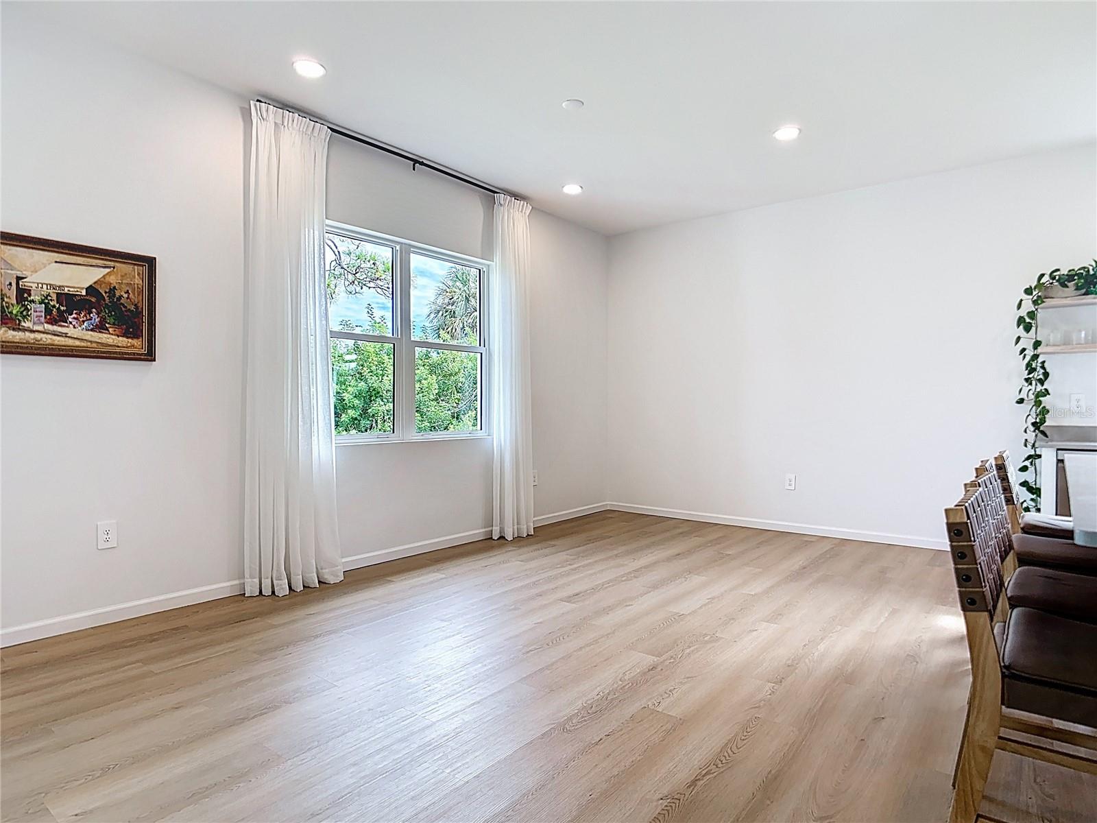 Image 10 of 50 For 14312 Rothschild Avenue