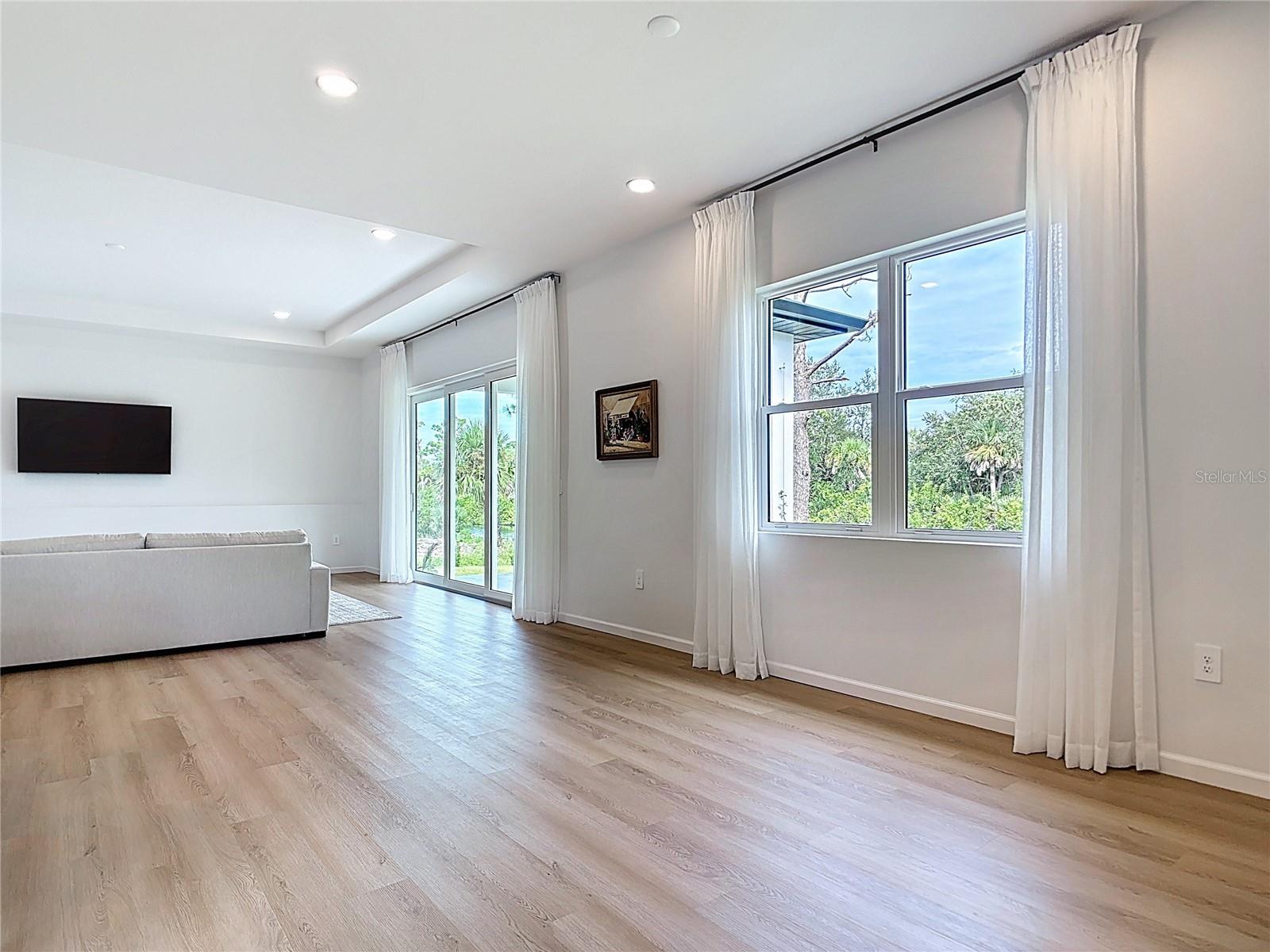Image 13 of 50 For 14312 Rothschild Avenue