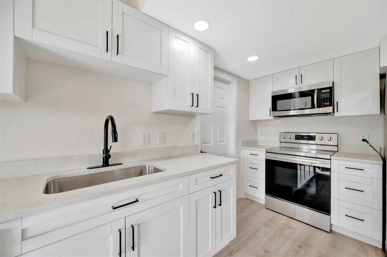 Image 13 of 38 For 2420 16th Street W