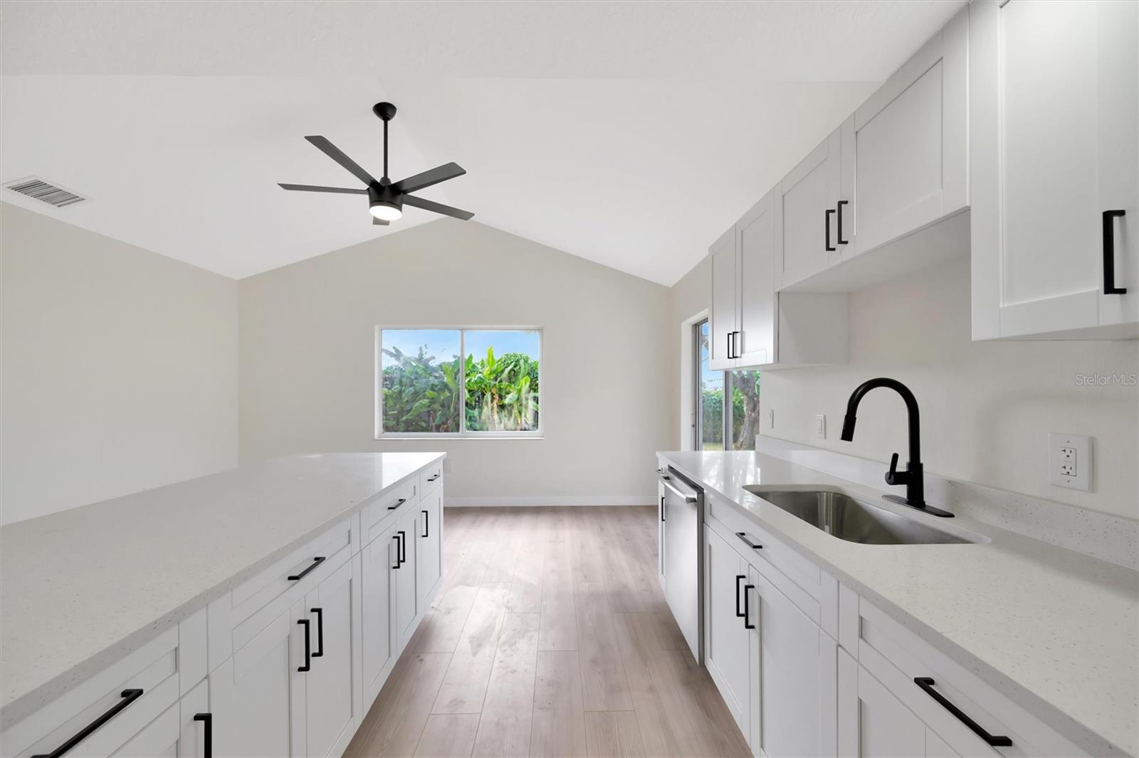 Image 17 of 38 For 2420 16th Street W