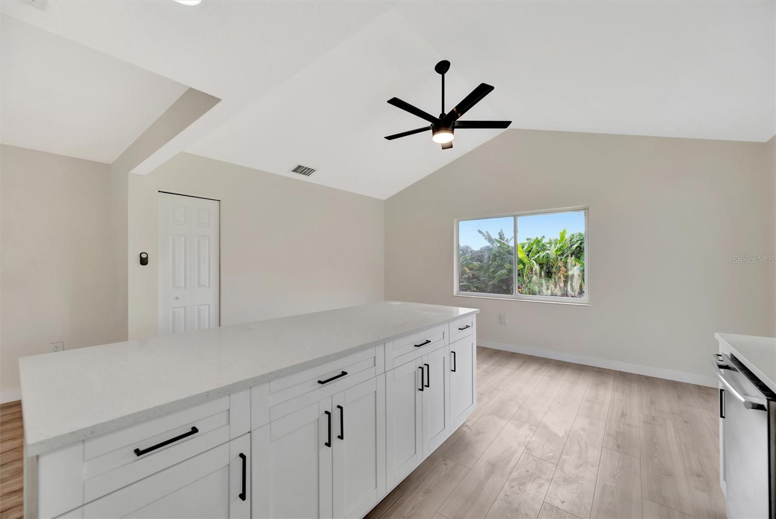 Image 18 of 38 For 2420 16th Street W
