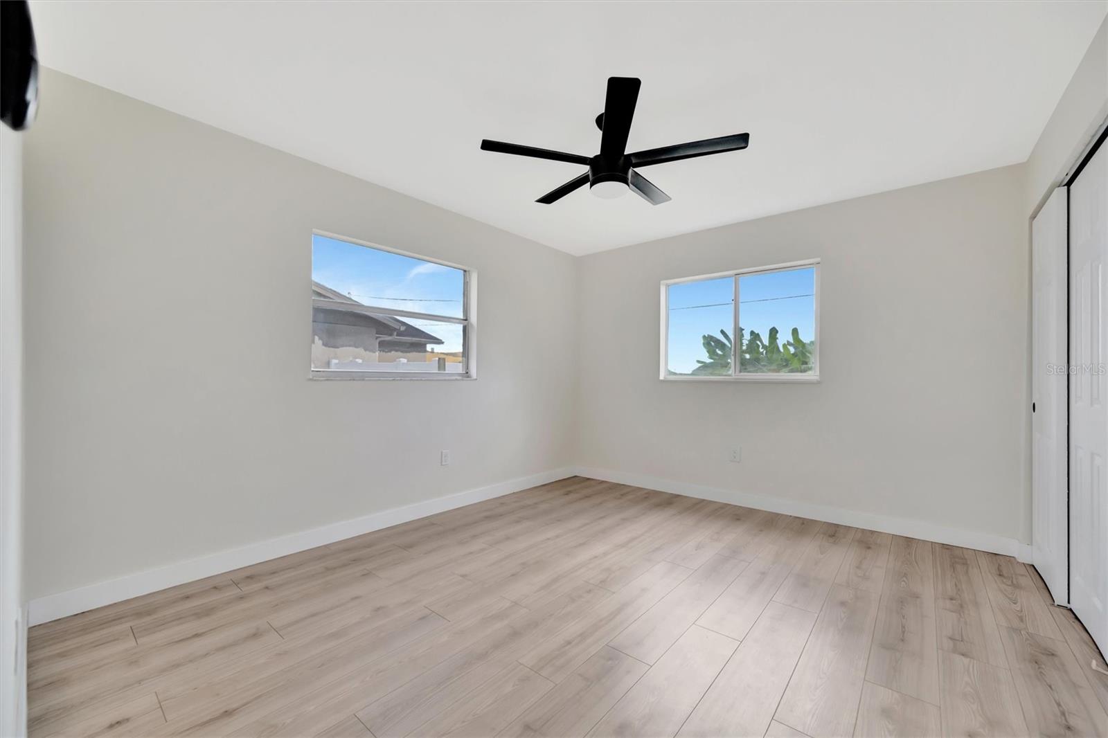 Image 20 of 38 For 2420 16th Street W