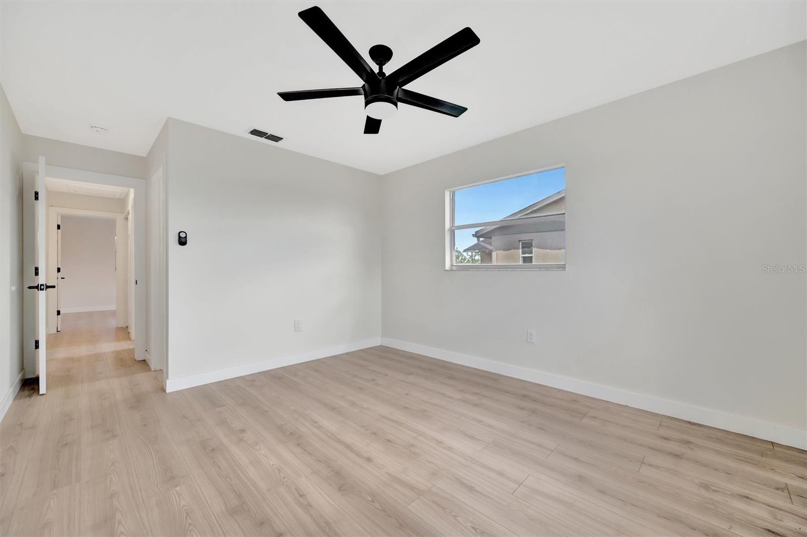 Image 21 of 38 For 2420 16th Street W