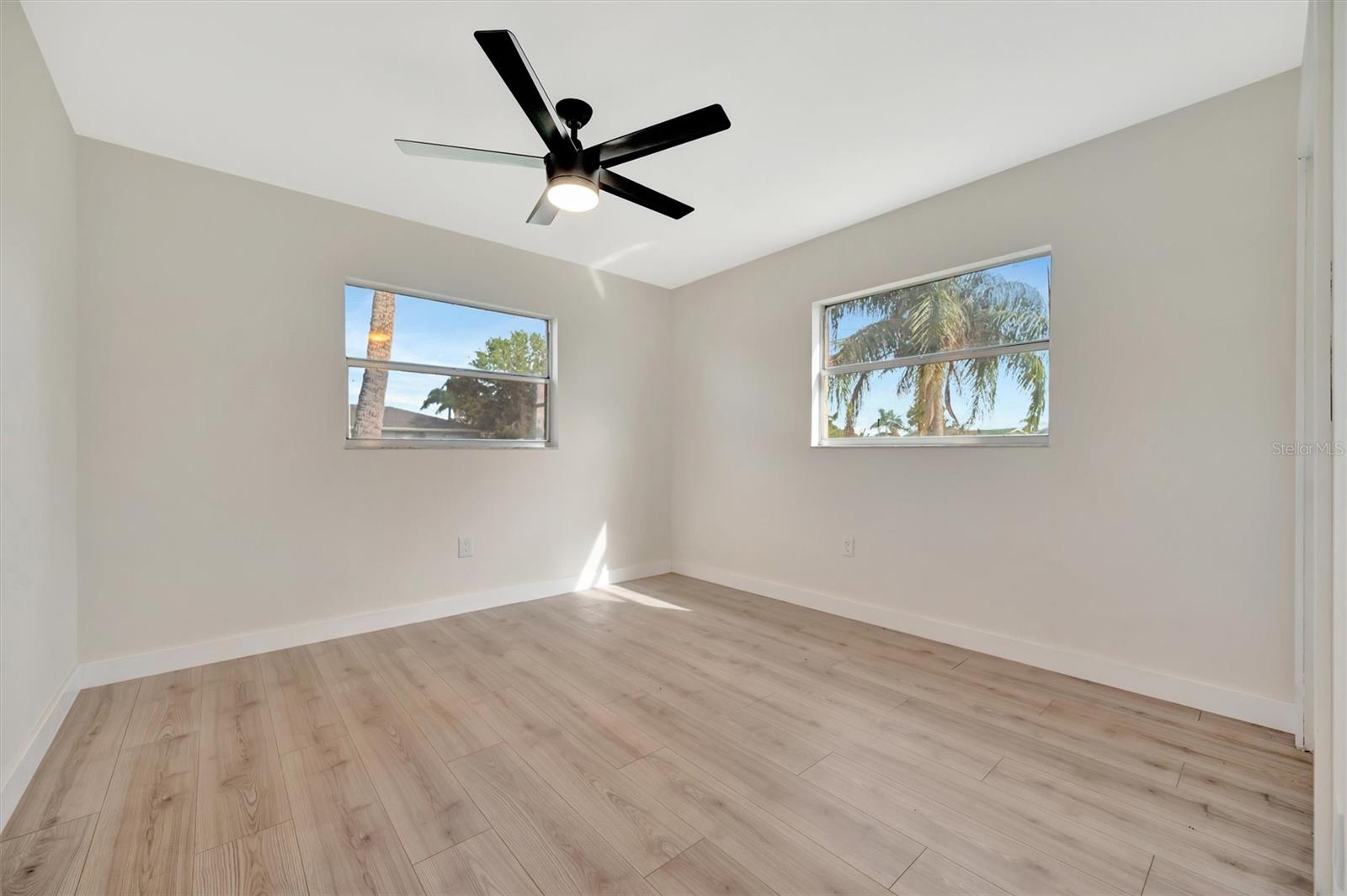 Image 28 of 38 For 2420 16th Street W