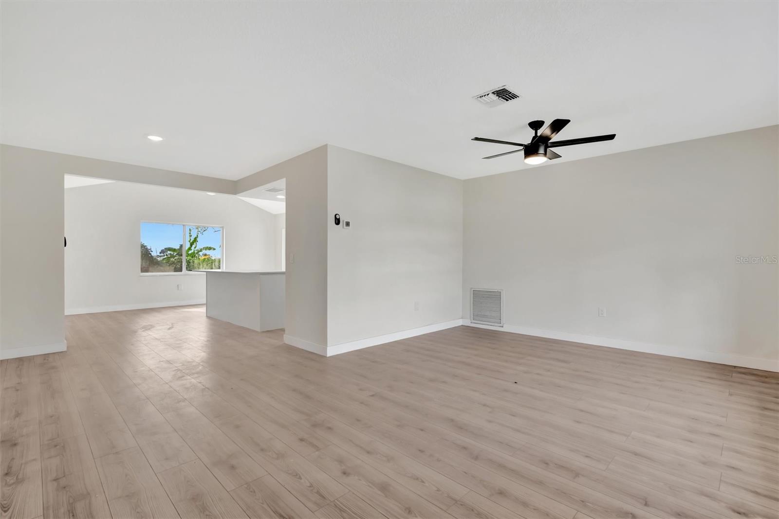 Image 3 of 38 For 2420 16th Street W