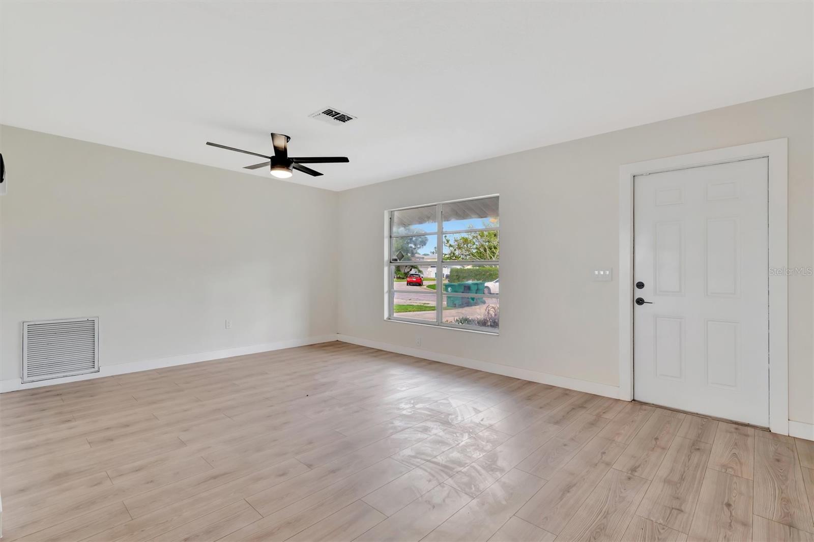 Image 4 of 38 For 2420 16th Street W
