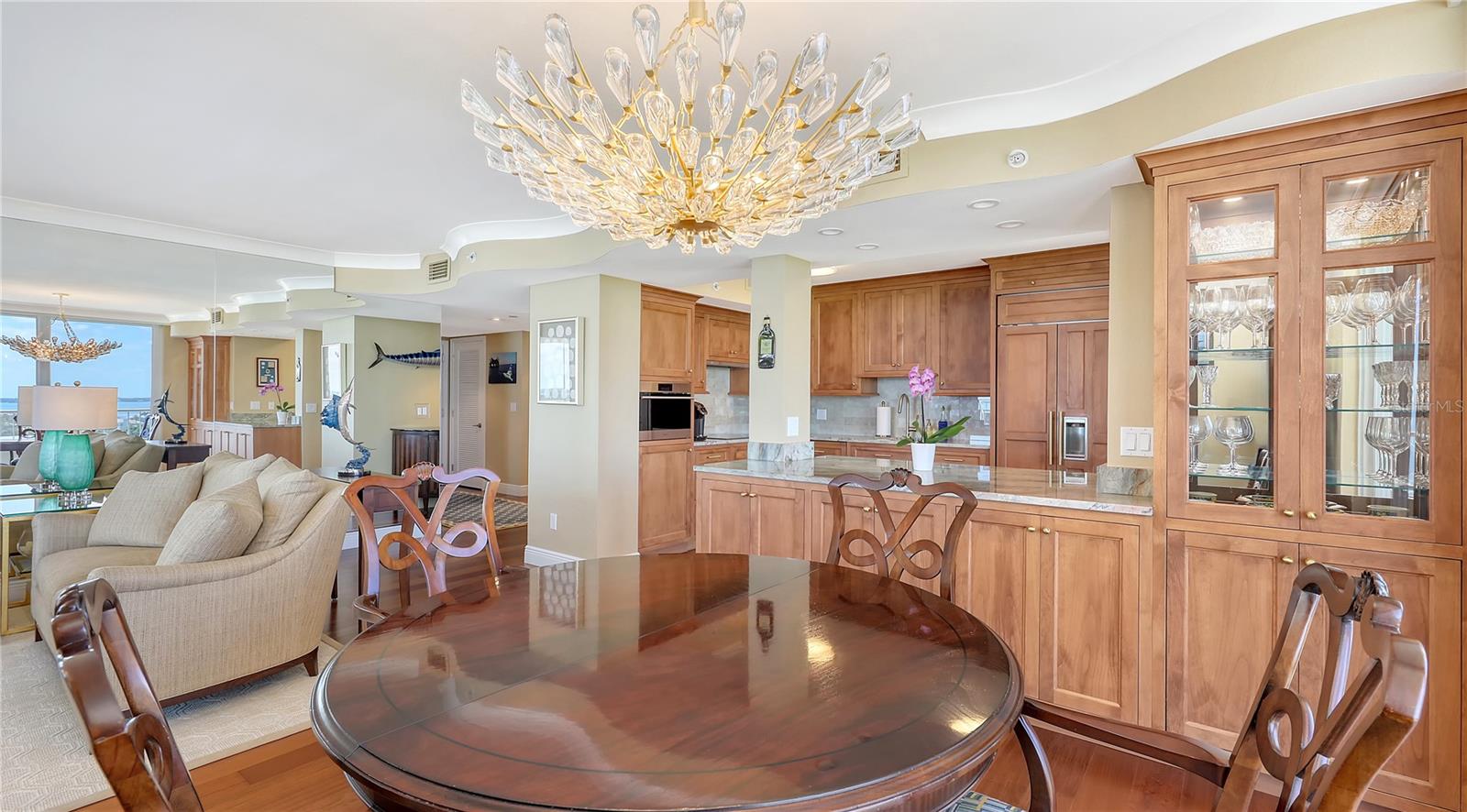 Image 20 of 71 For 775 Longboat Club Road 807
