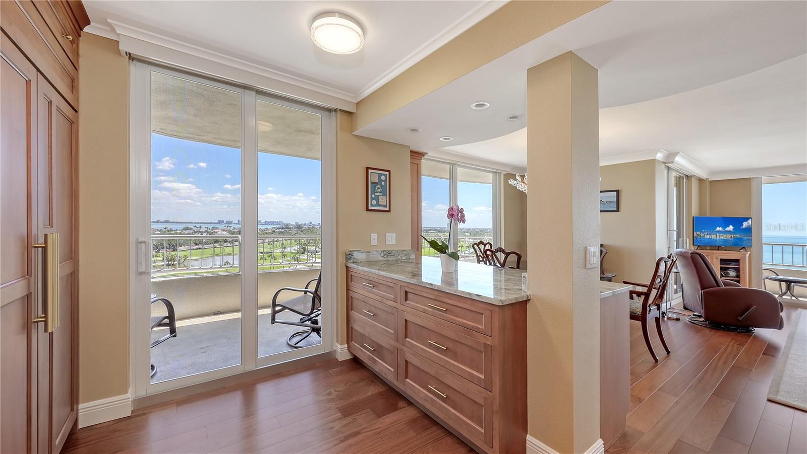 Image 27 of 71 For 775 Longboat Club Road 807