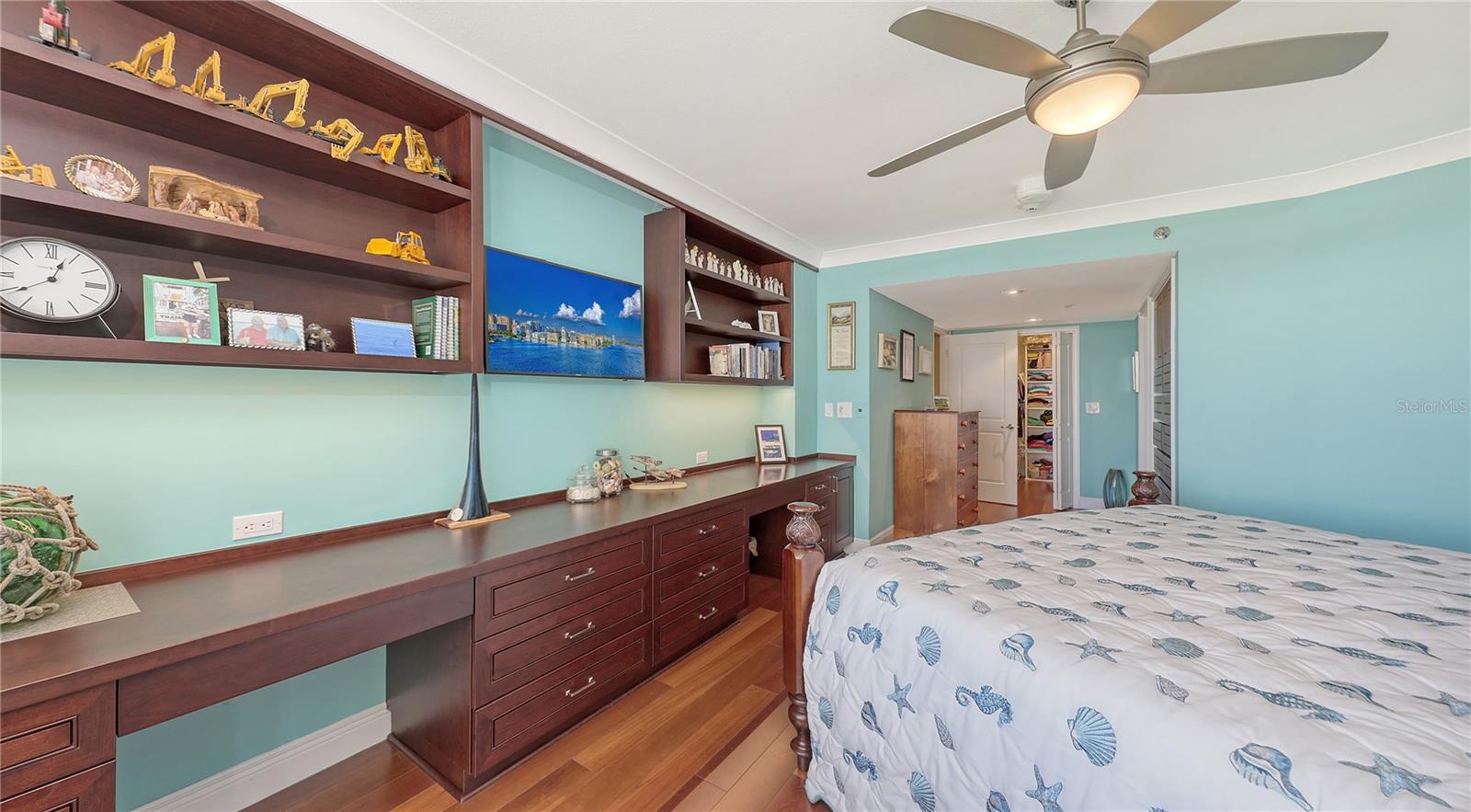 Image 33 of 71 For 775 Longboat Club Road 807
