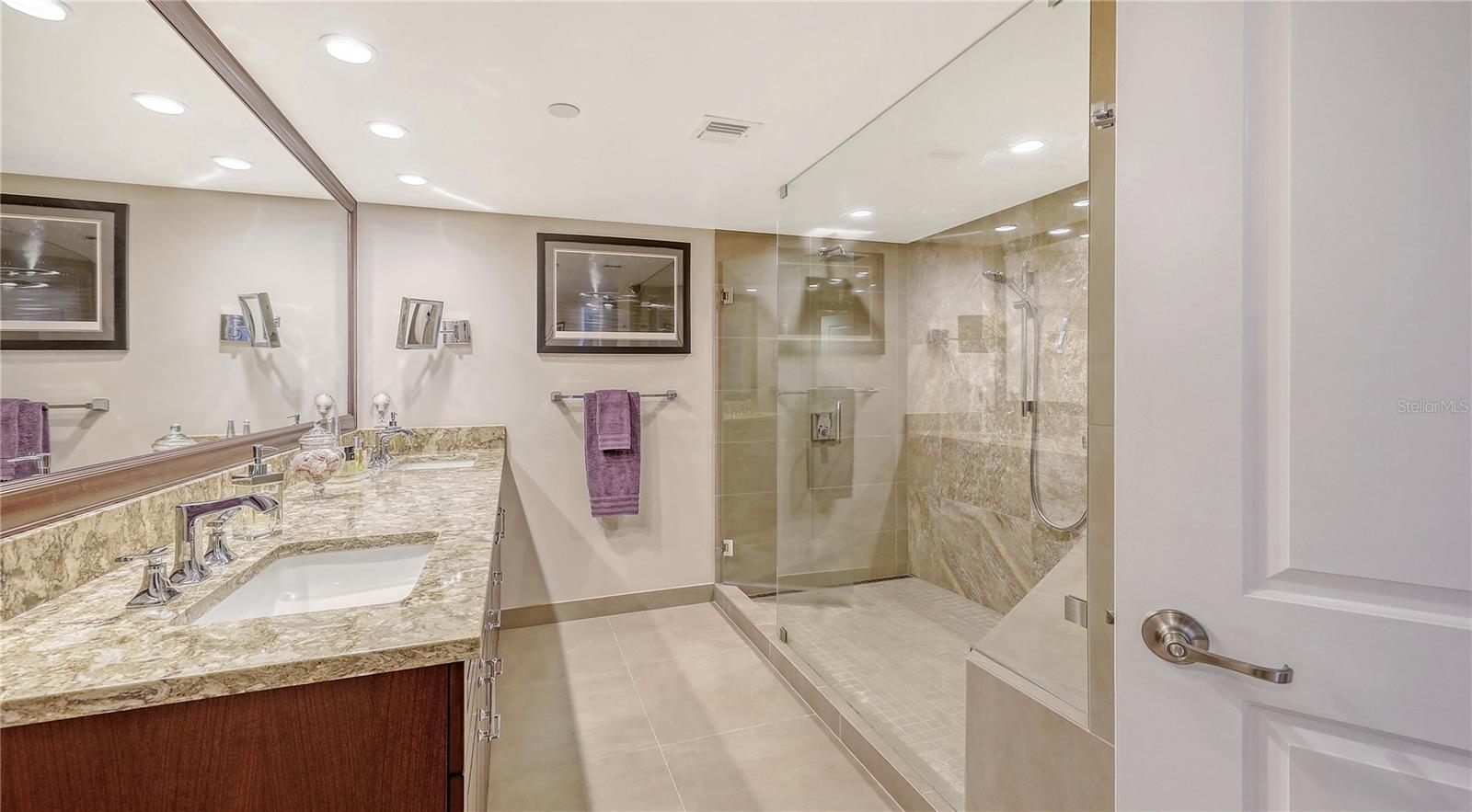 Image 36 of 71 For 775 Longboat Club Road 807
