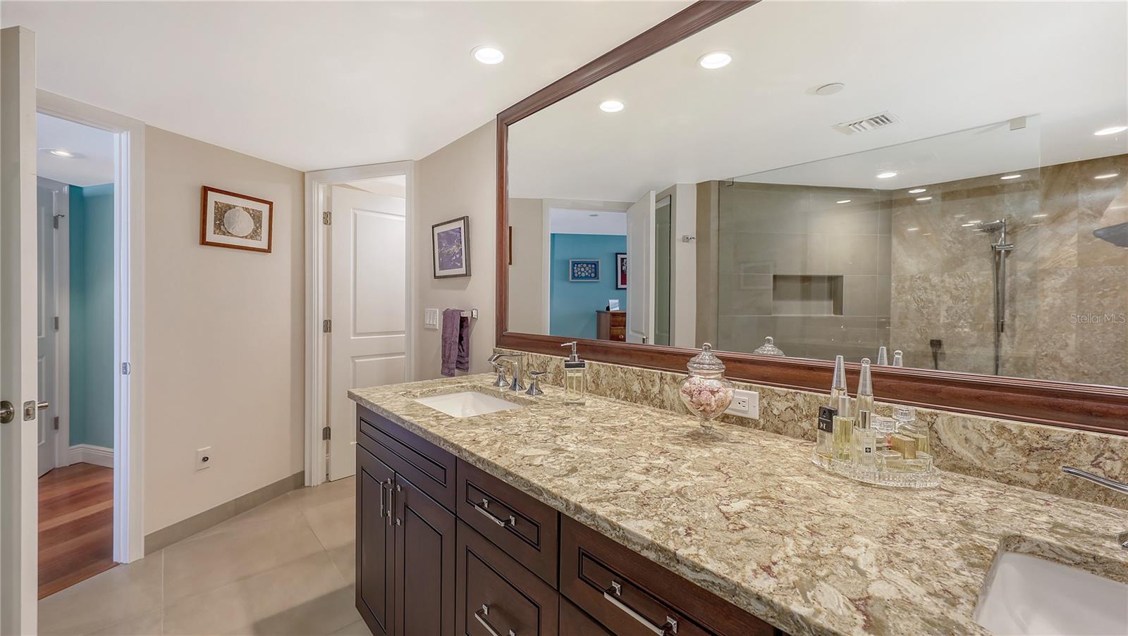 Image 39 of 71 For 775 Longboat Club Road 807