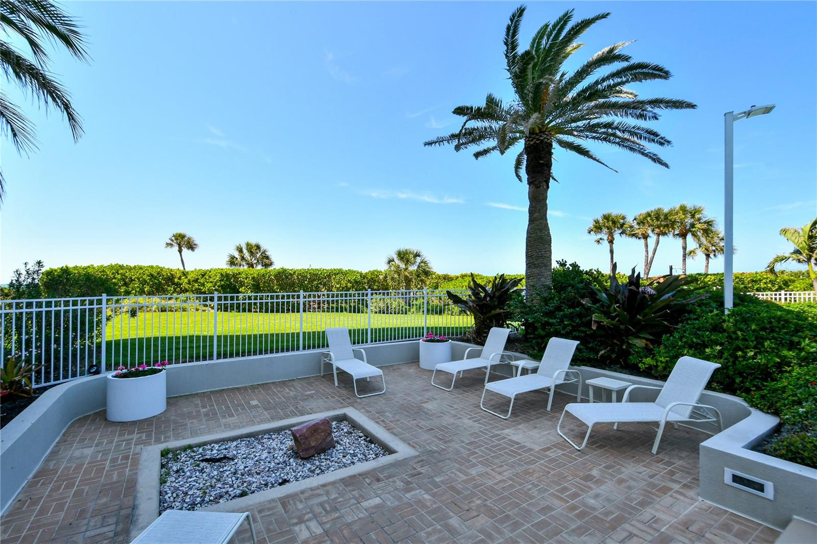 Image 54 of 71 For 775 Longboat Club Road 807