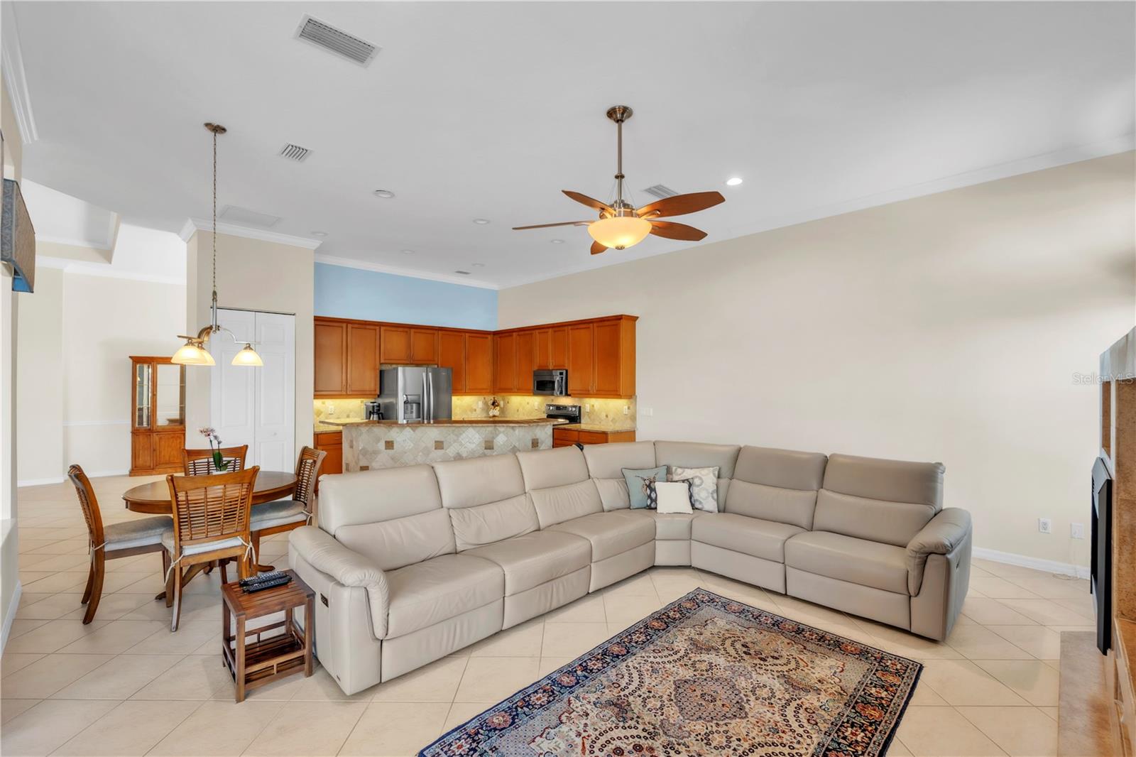 Image 14 of 37 For 6524 41st Court E