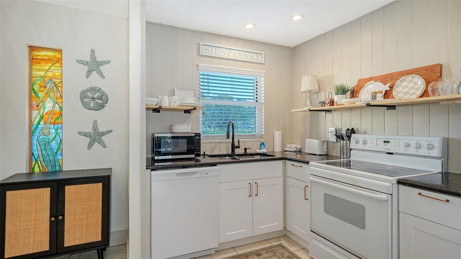 Image 10 of 71 For 925 Beach Road 112