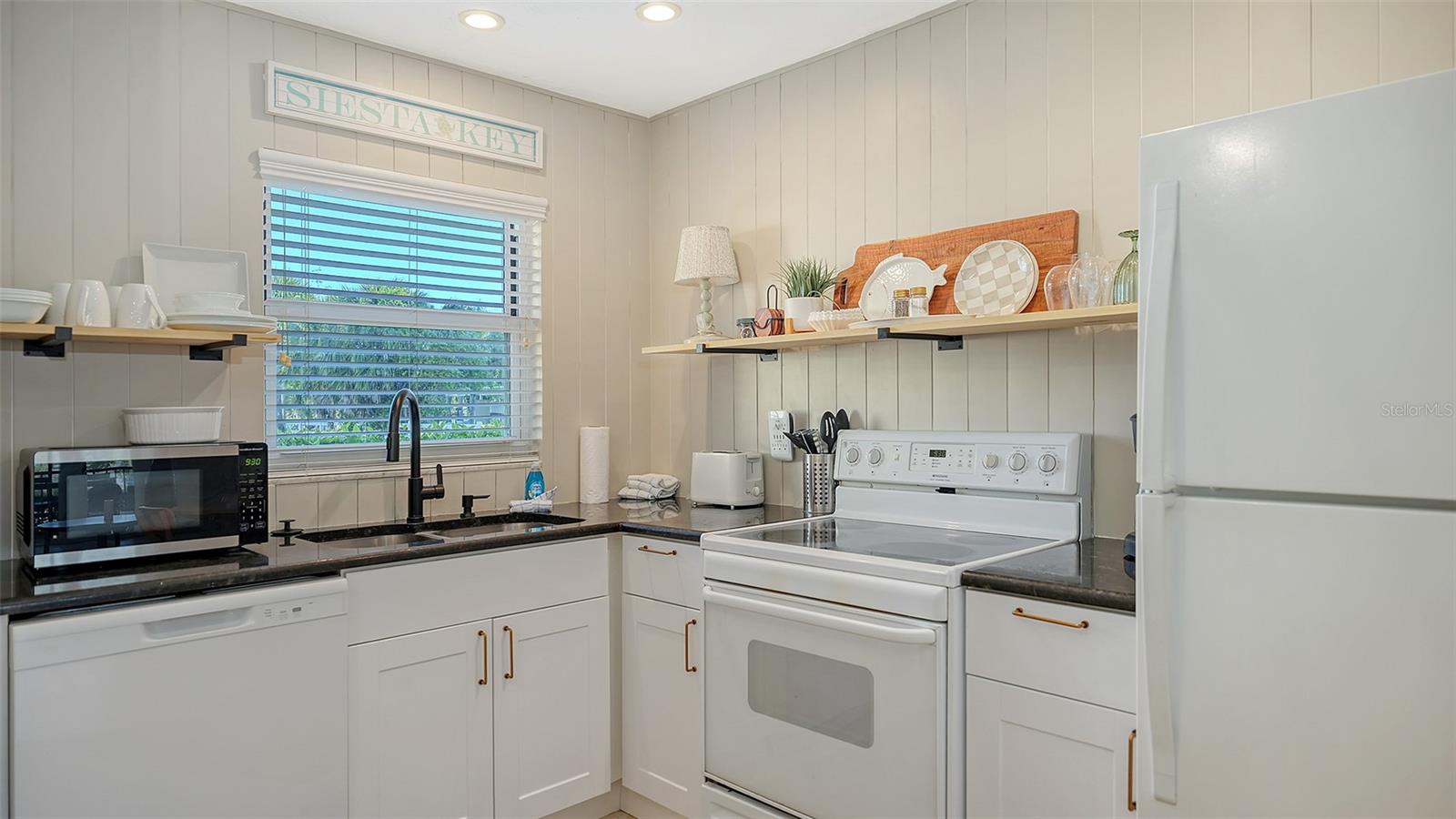 Image 11 of 71 For 925 Beach Road 112