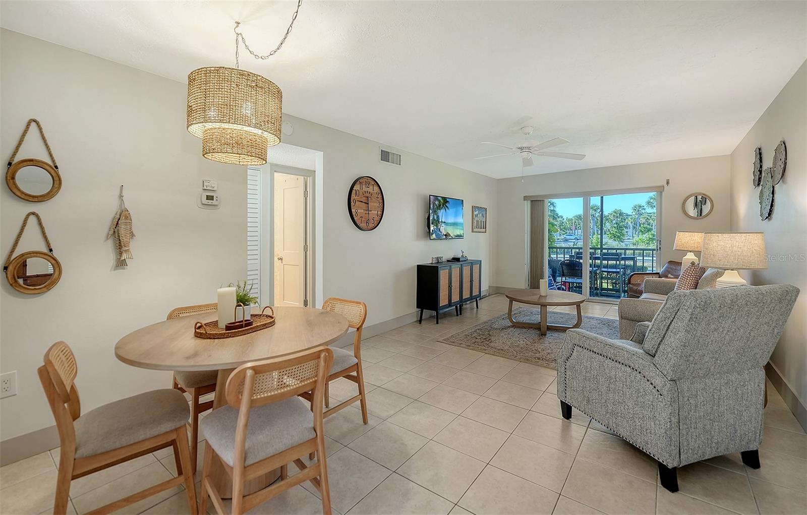 Image 13 of 71 For 925 Beach Road 112