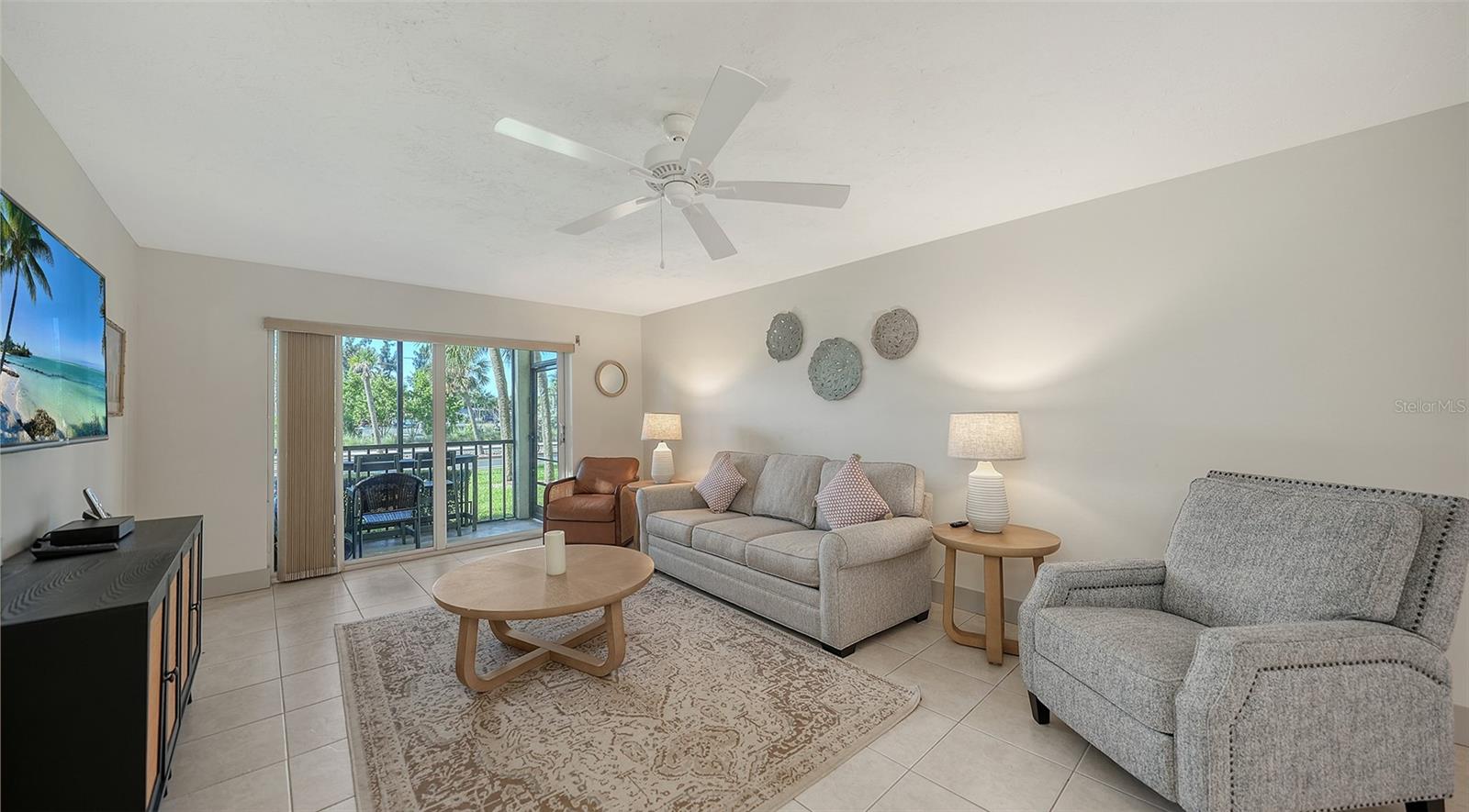 Image 15 of 71 For 925 Beach Road 112