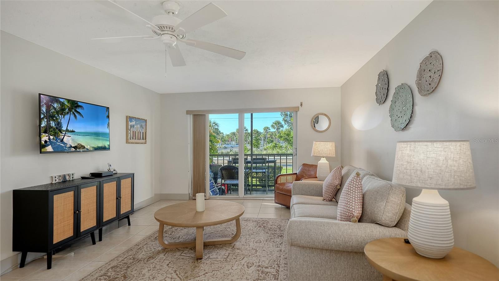 Image 16 of 71 For 925 Beach Road 112