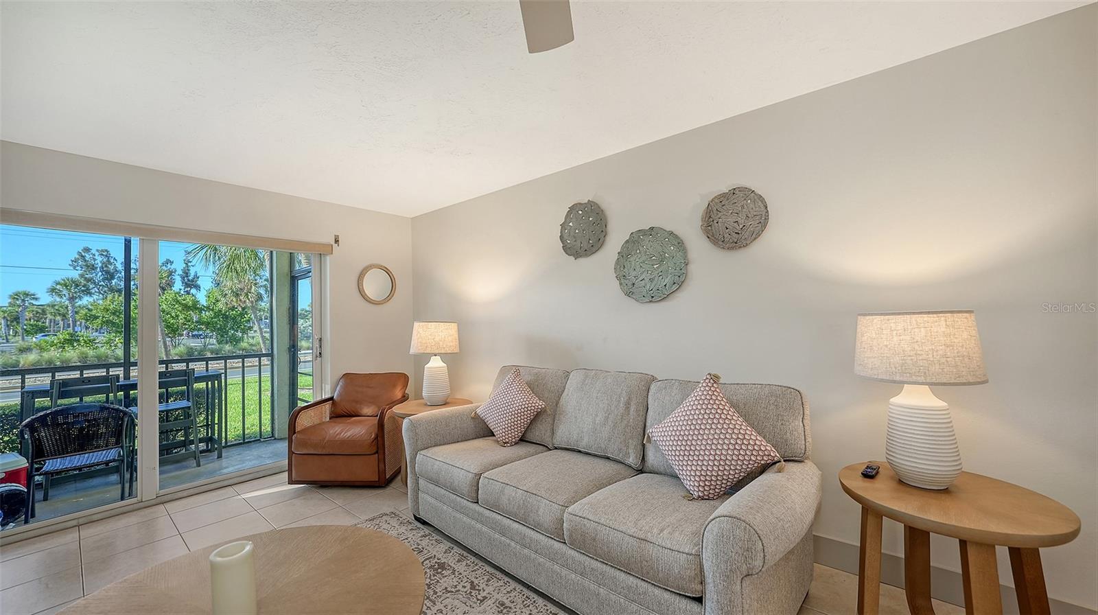 Image 17 of 71 For 925 Beach Road 112