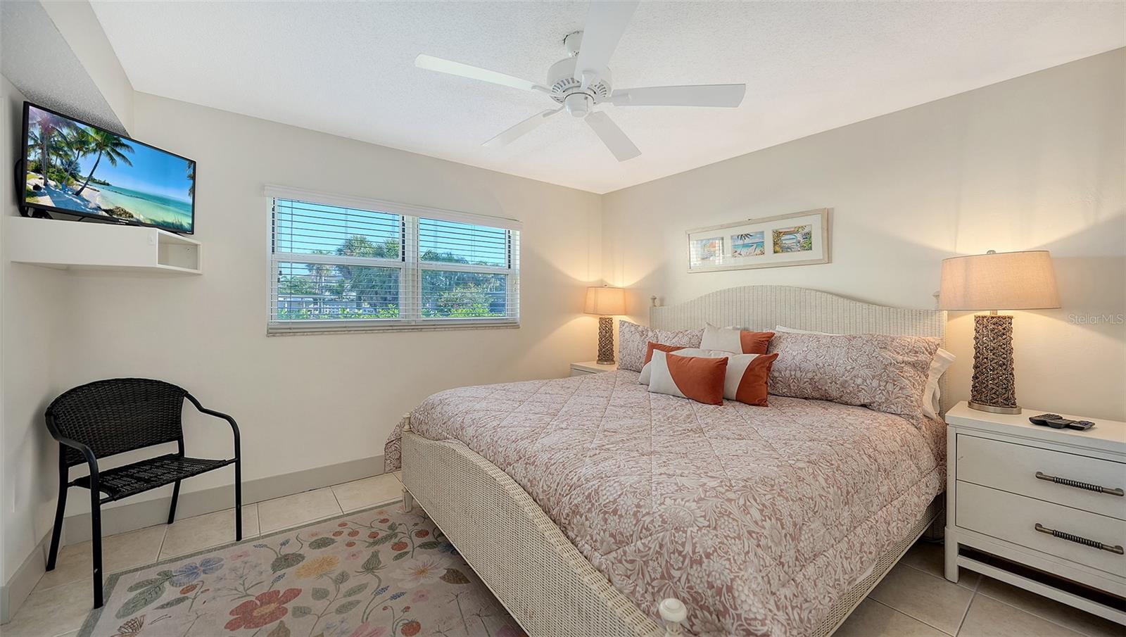 Image 22 of 71 For 925 Beach Road 112
