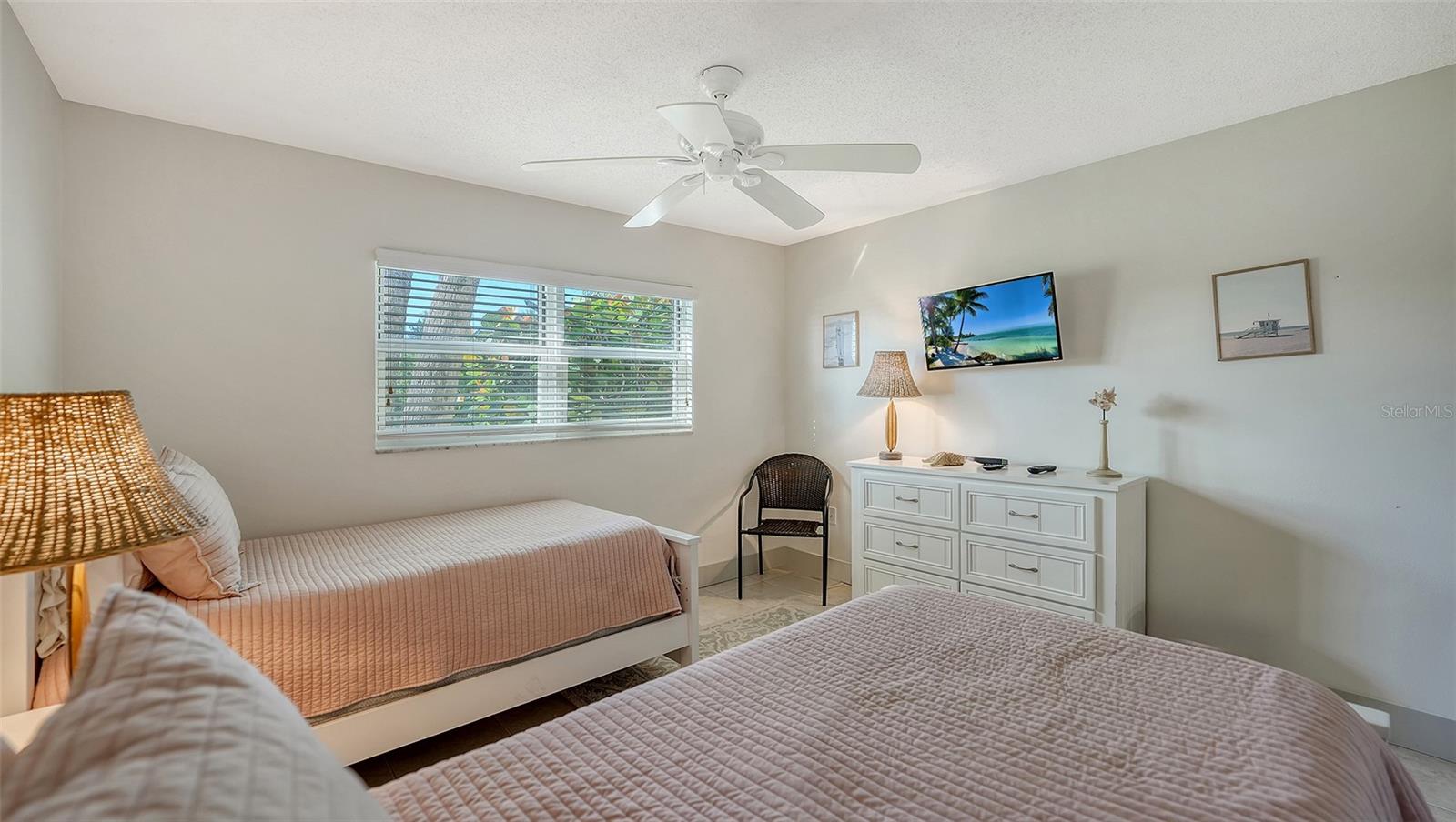 Image 29 of 71 For 925 Beach Road 112