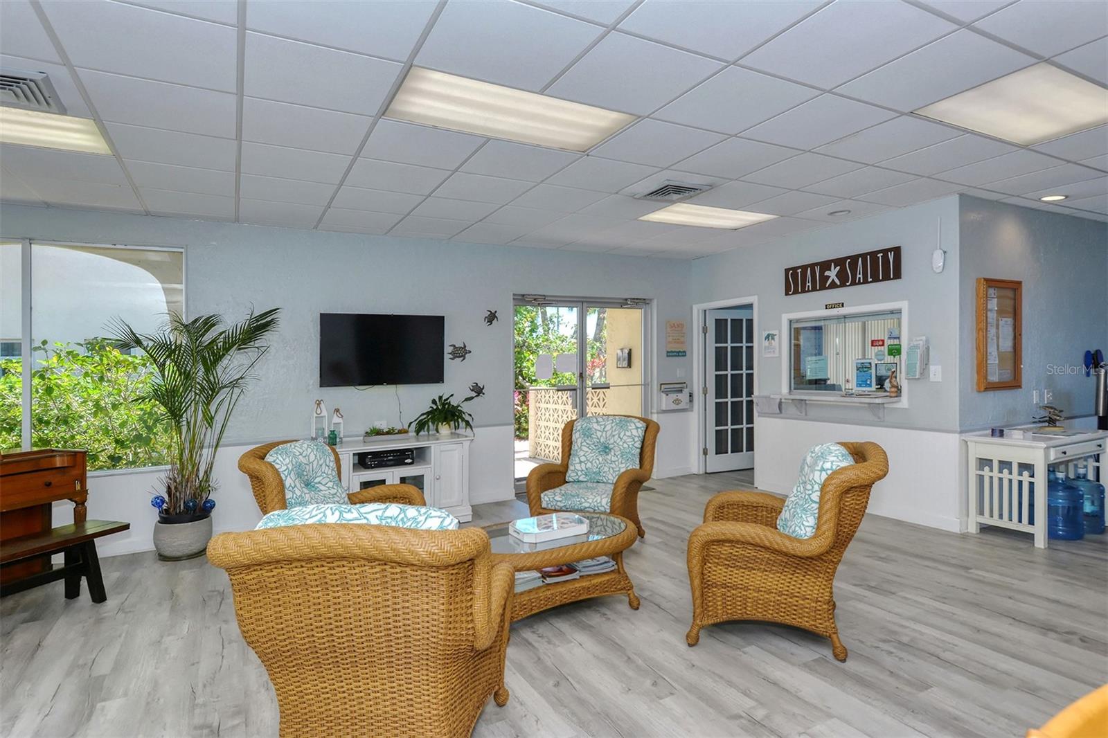 Image 36 of 71 For 925 Beach Road 112