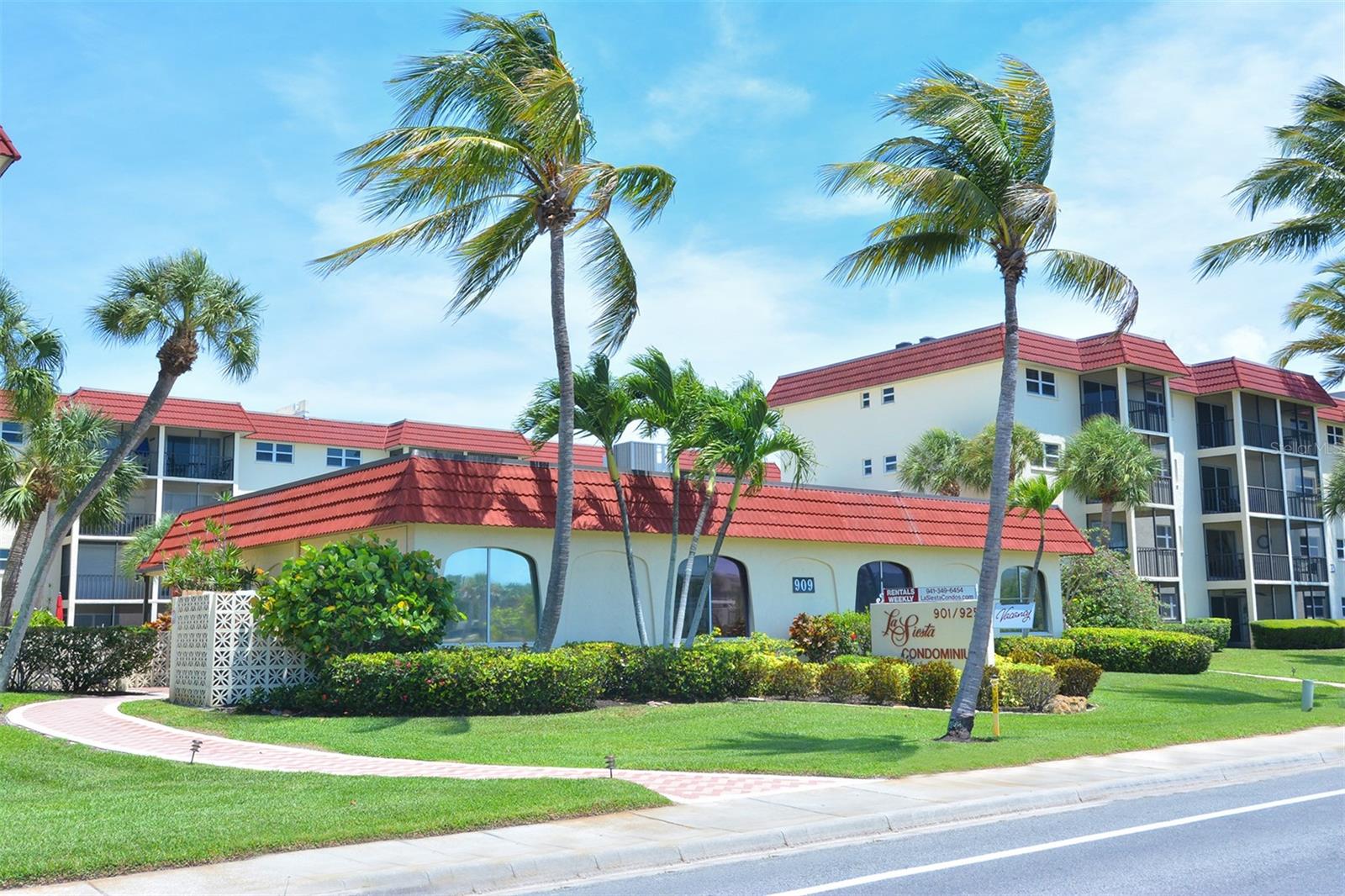 Image 4 of 71 For 925 Beach Road 112