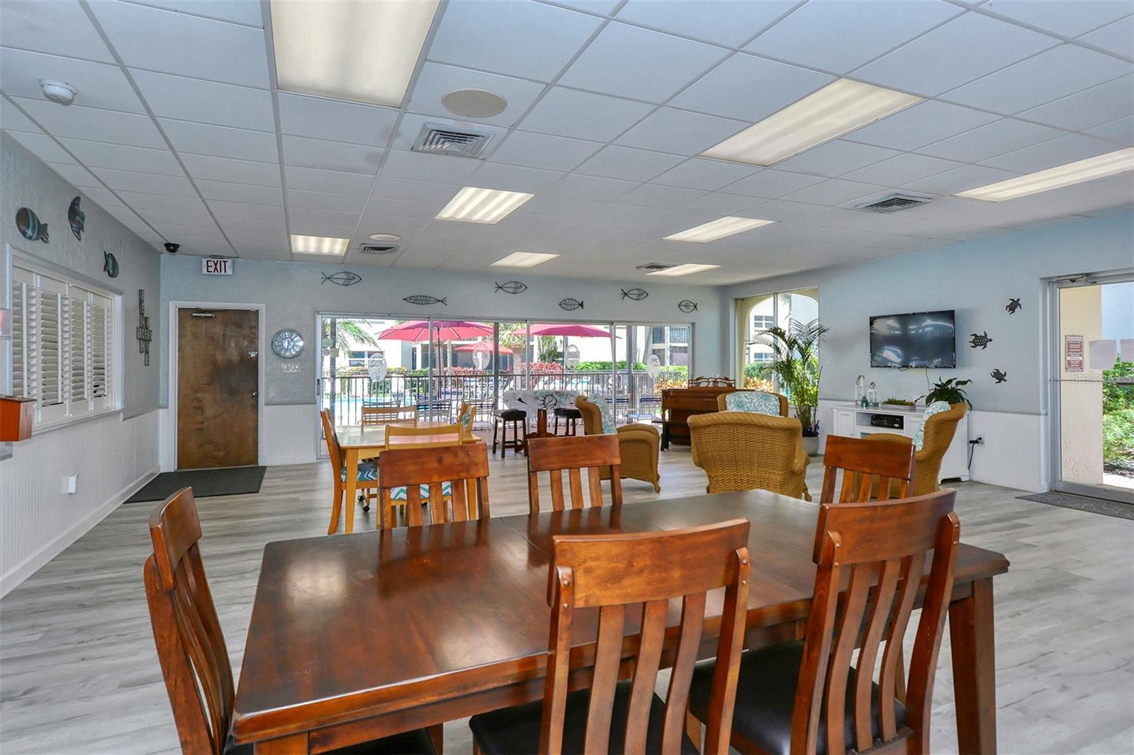 Image 43 of 71 For 925 Beach Road 112