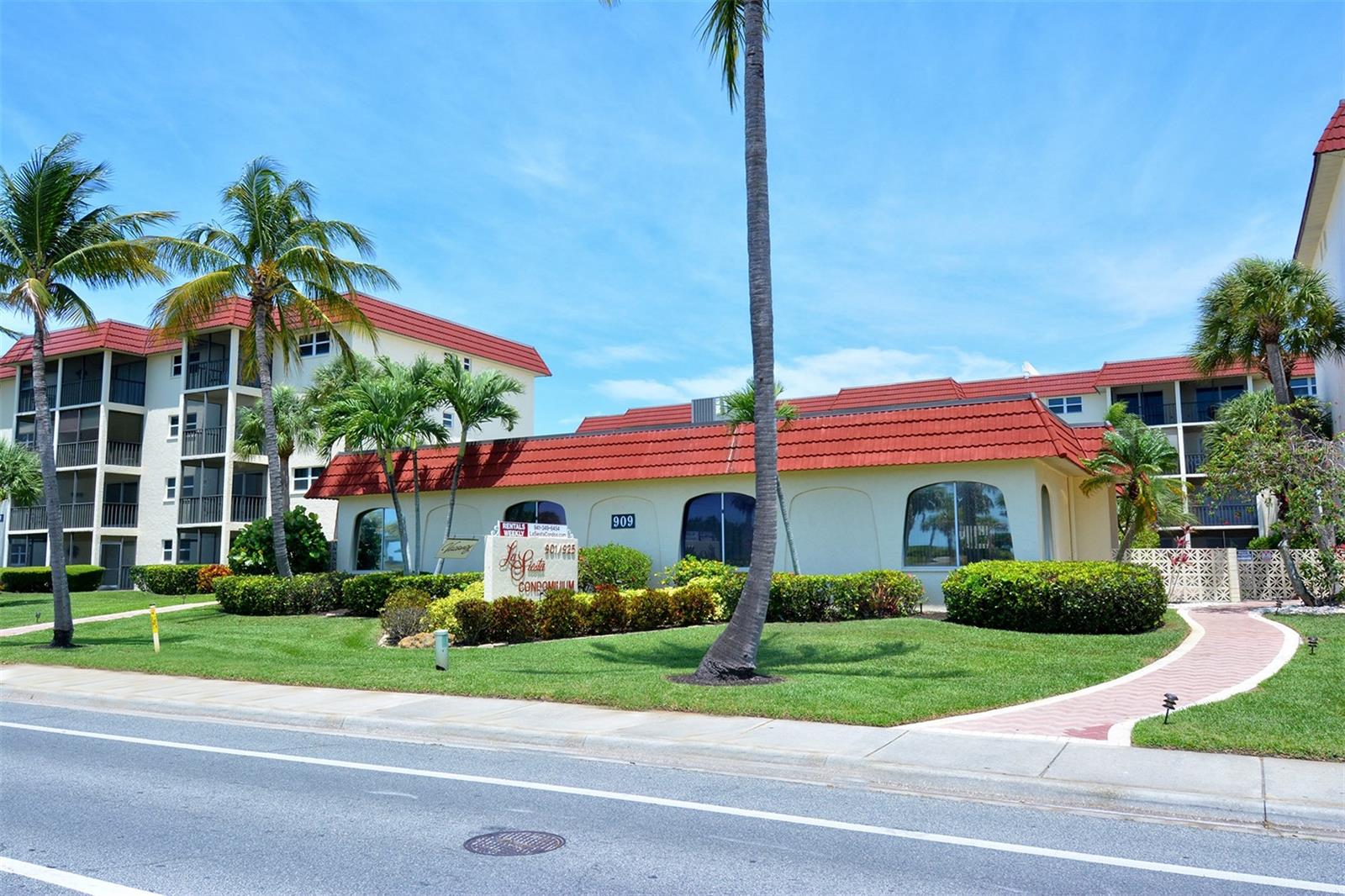 Image 56 of 71 For 925 Beach Road 112