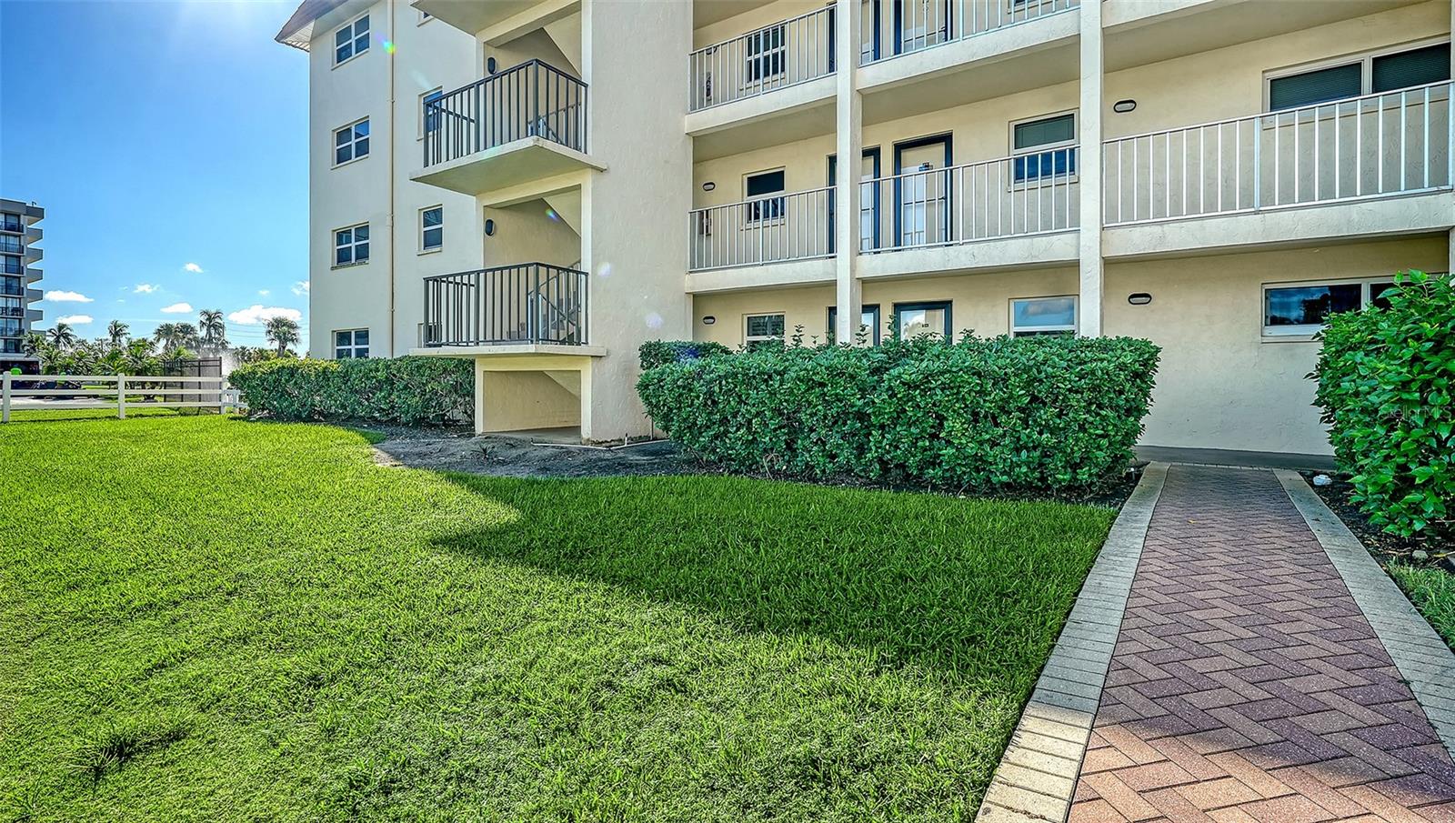 Image 6 of 71 For 925 Beach Road 112
