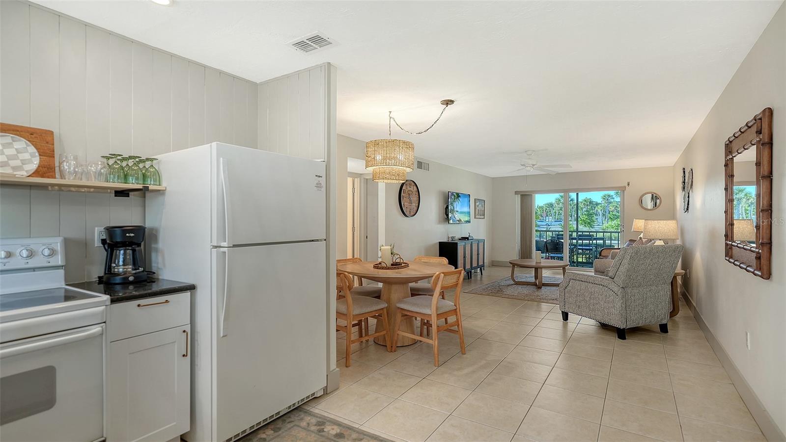 Image 7 of 71 For 925 Beach Road 112